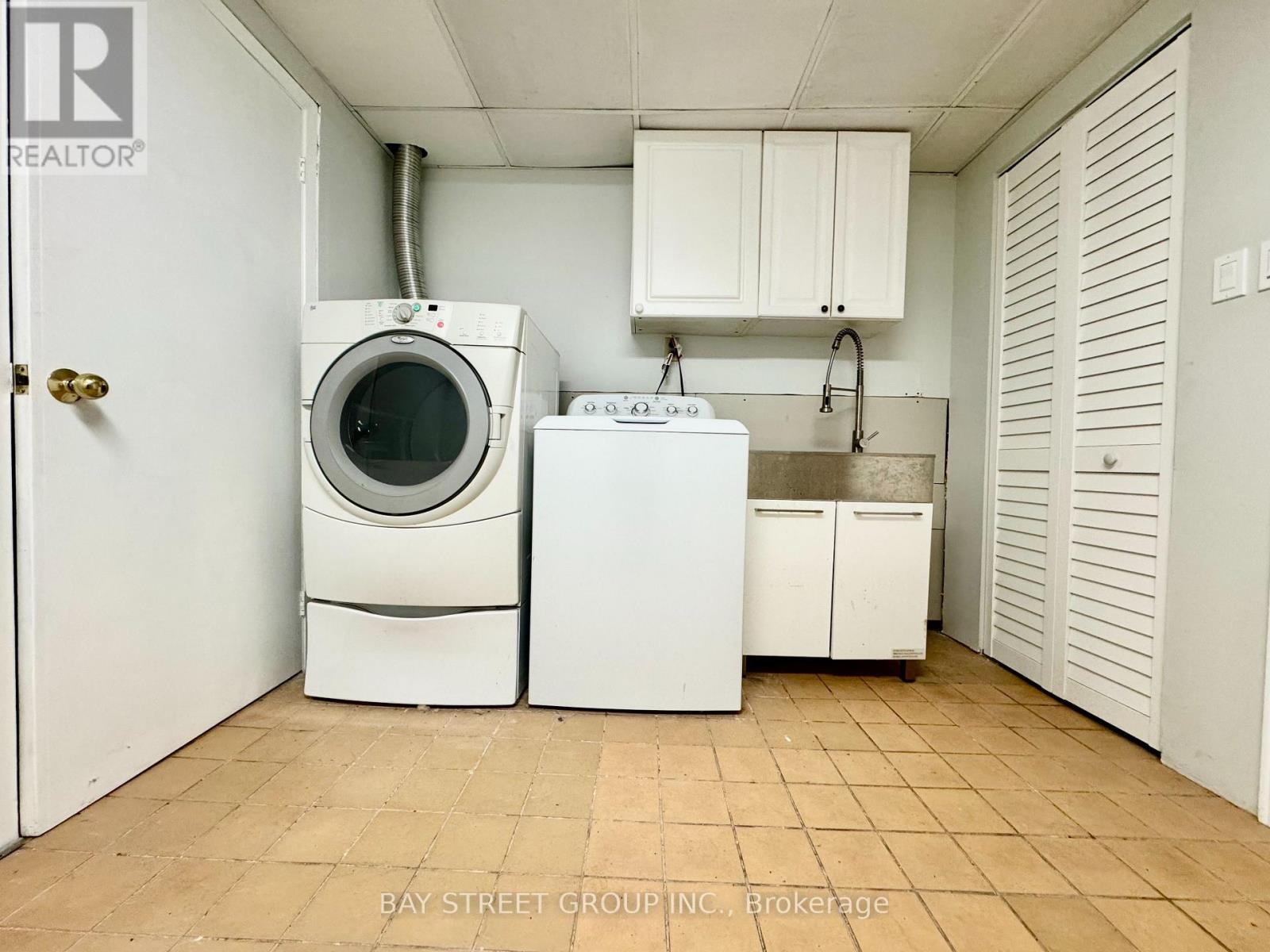 Lower - 3136 Victoria Street, Oakville, Ontario  L6L 1K2 - Photo 11 - W12522262