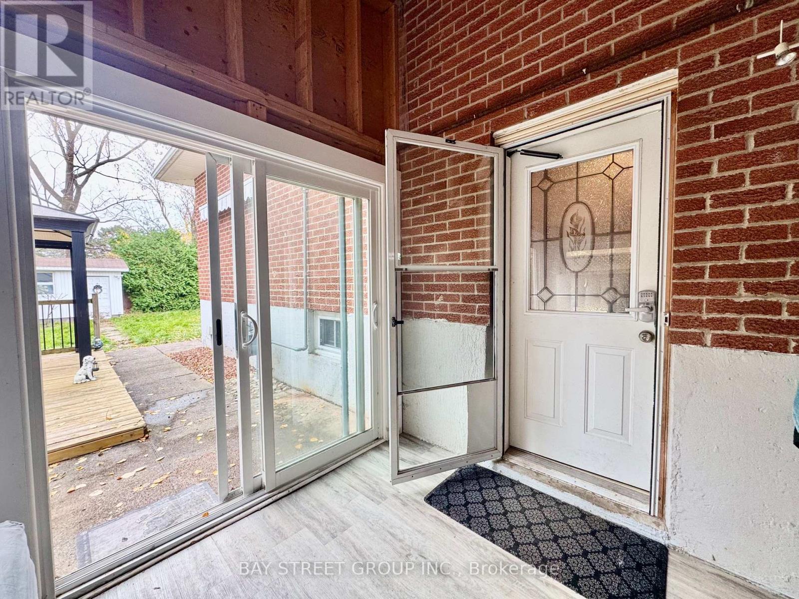 Lower - 3136 Victoria Street, Oakville, Ontario  L6L 1K2 - Photo 2 - W12522262