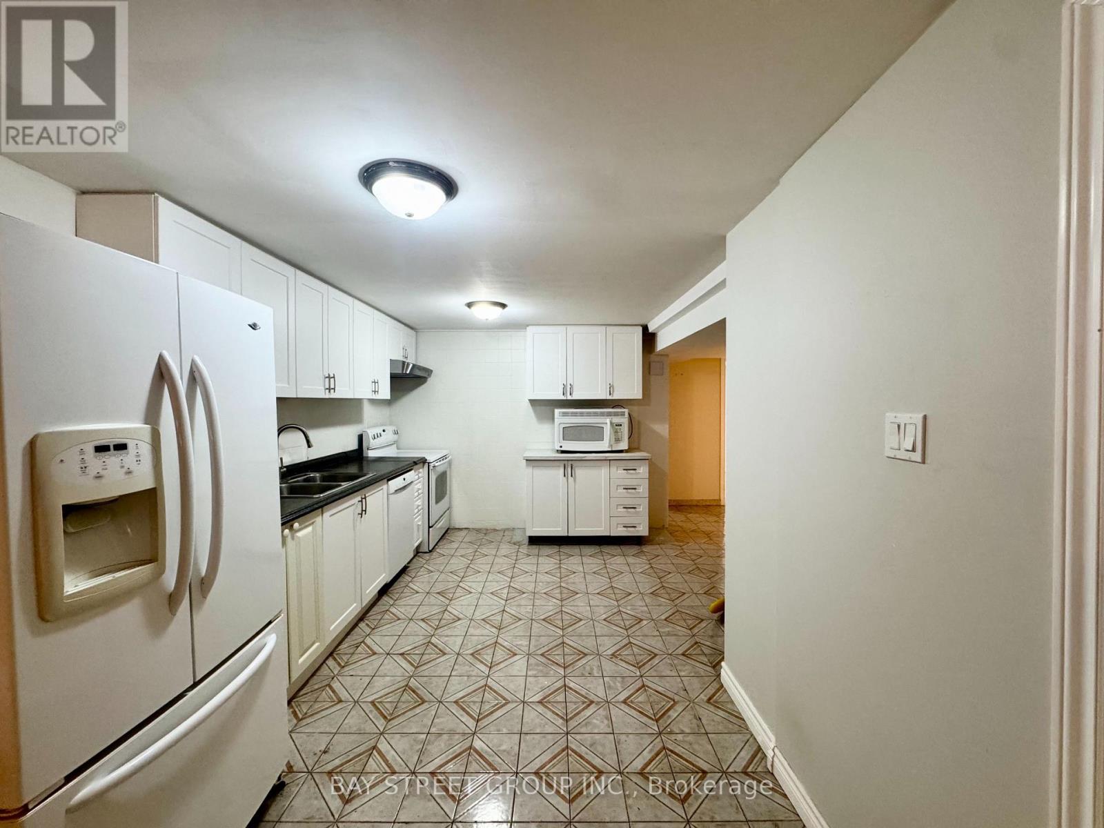 Lower - 3136 Victoria Street, Oakville, Ontario  L6L 1K2 - Photo 6 - W12522262