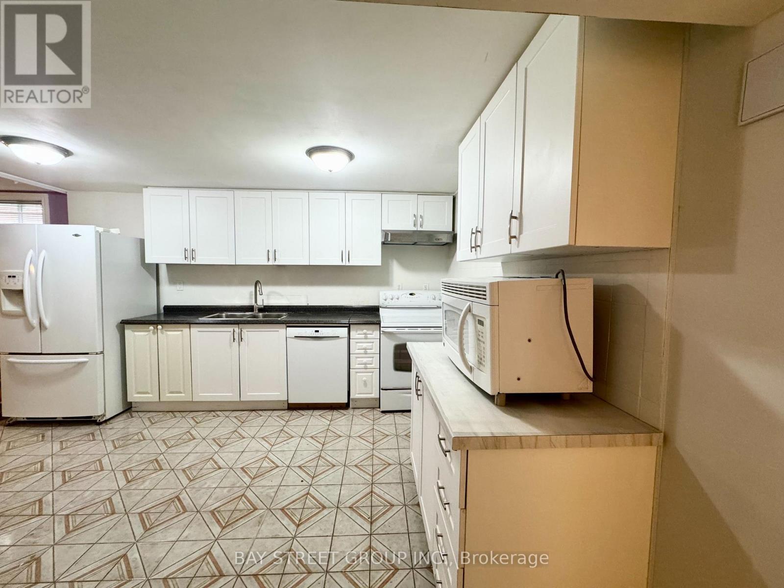 Lower - 3136 Victoria Street, Oakville, Ontario  L6L 1K2 - Photo 8 - W12522262