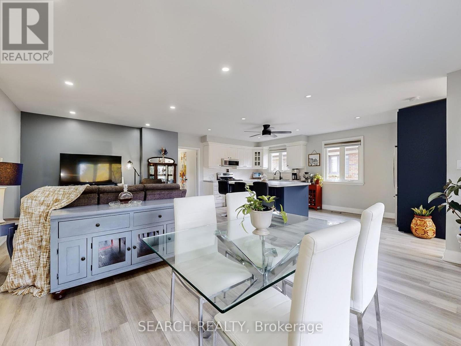 567 Roding Street, Toronto, Ontario M3M 2A4 - Photo 10 - W12522288