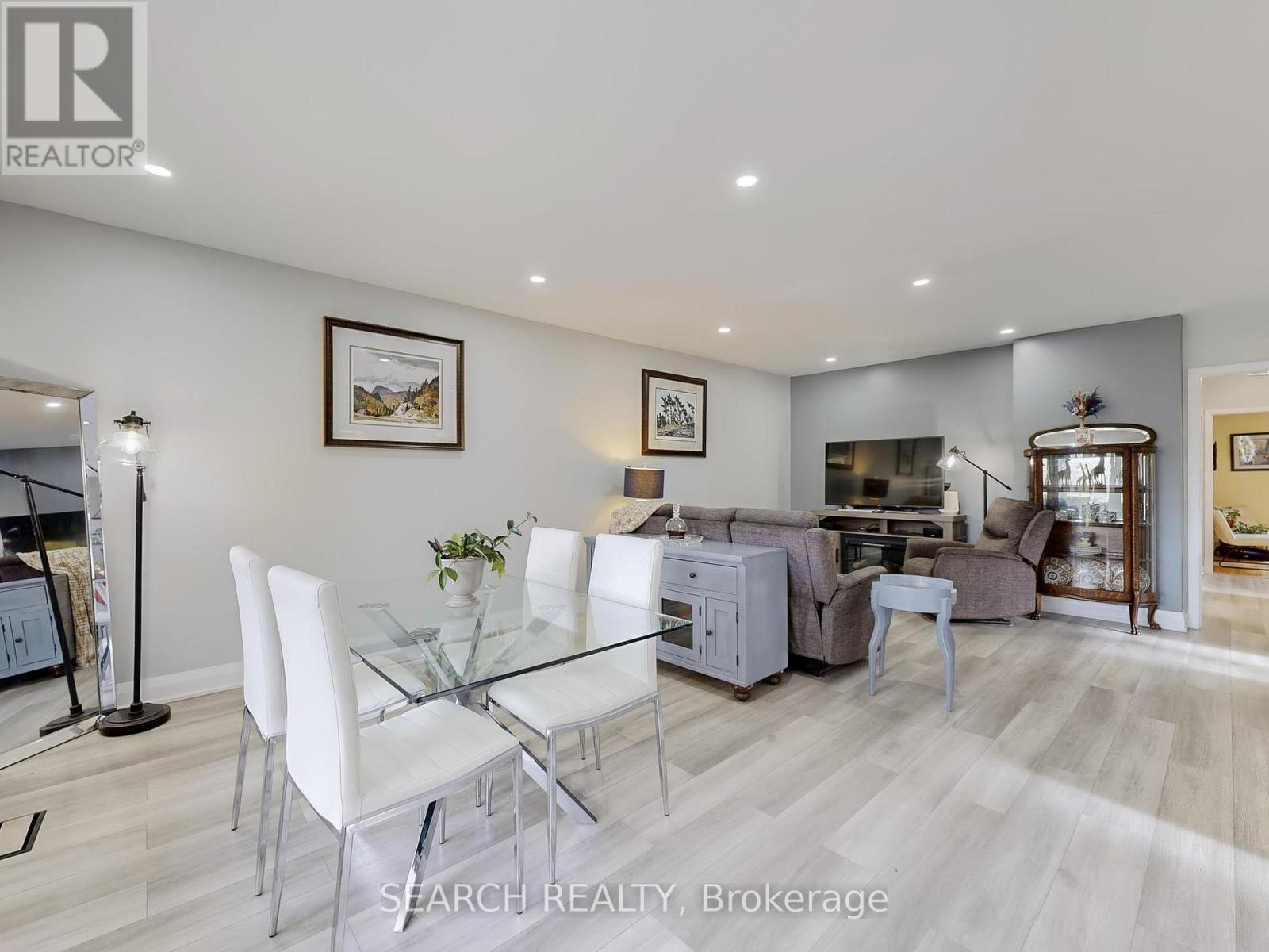 567 Roding Street, Toronto, Ontario M3M 2A4 - Photo 11 - W12522288