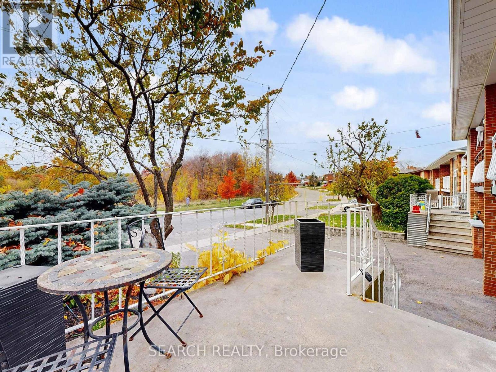 567 Roding Street, Toronto, Ontario M3M 2A4 - Photo 3 - W12522288