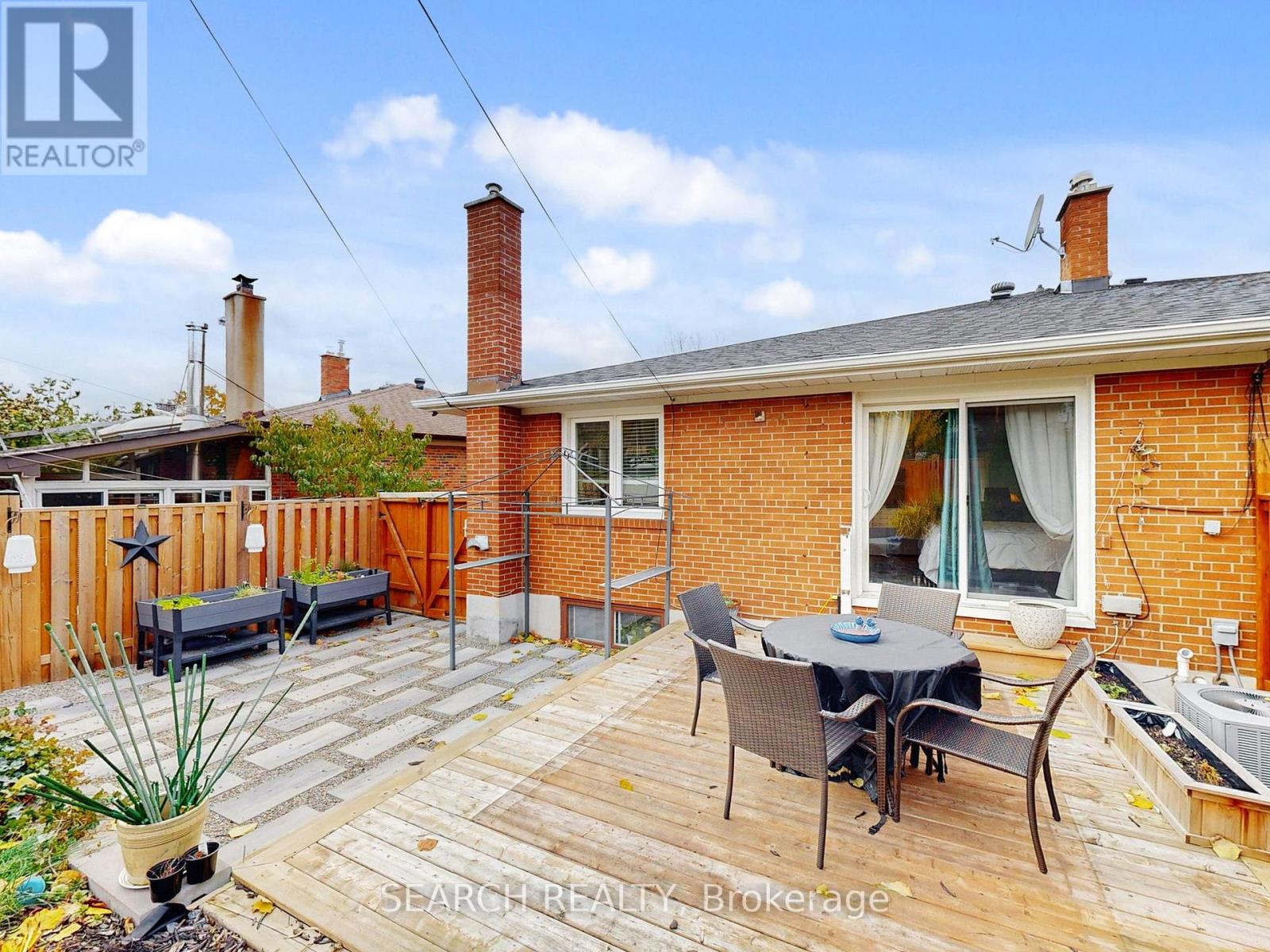 567 Roding Street, Toronto, Ontario M3M 2A4 - Photo 35 - W12522288