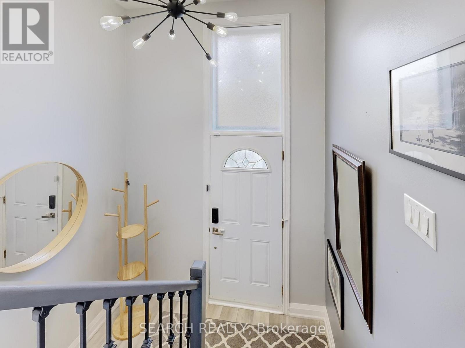 567 Roding Street, Toronto, Ontario M3M 2A4 - Photo 4 - W12522288