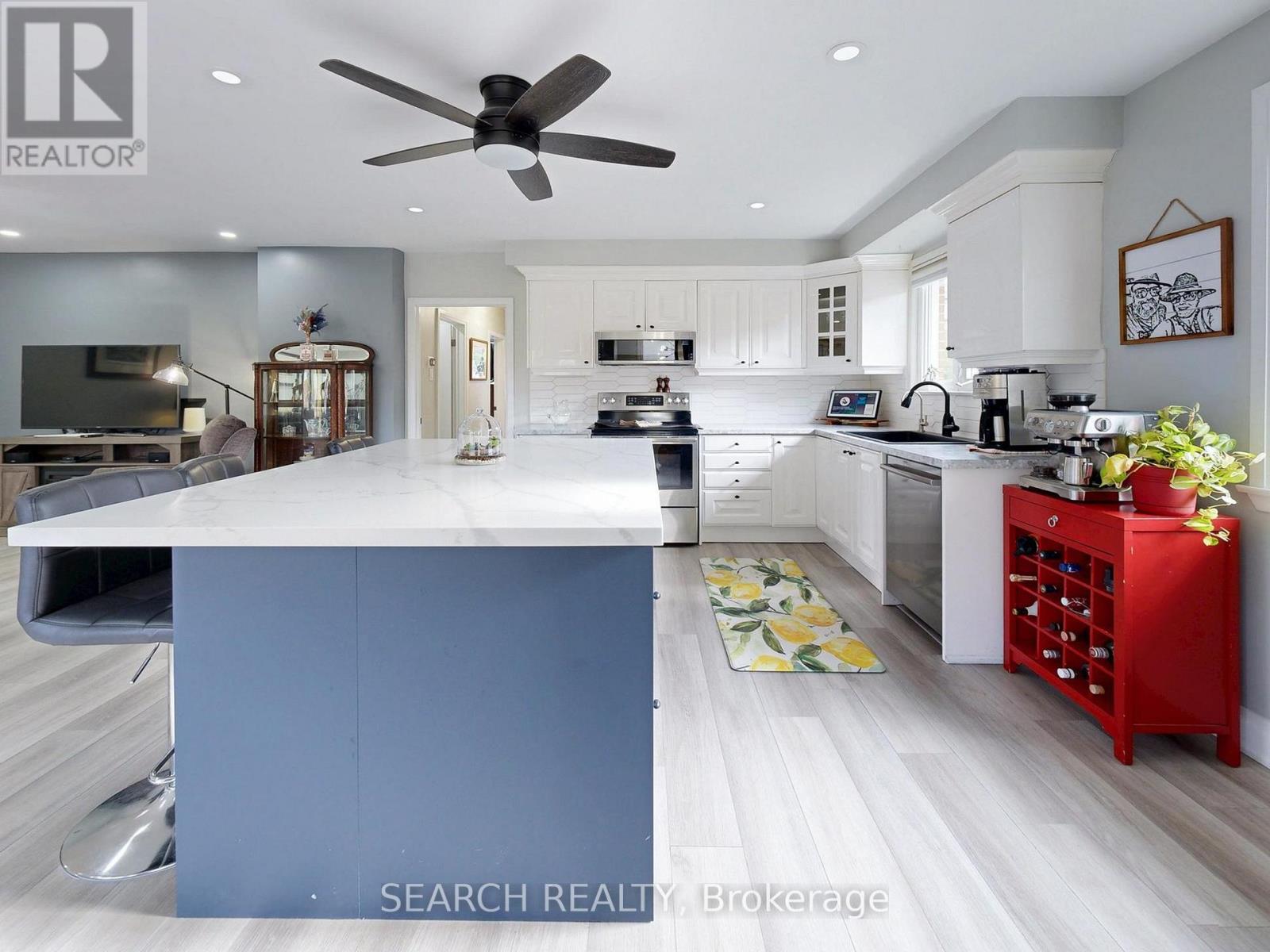 567 Roding Street, Toronto, Ontario M3M 2A4 - Photo 5 - W12522288