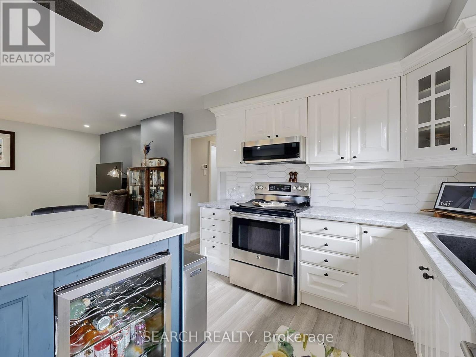 567 Roding Street, Toronto, Ontario M3M 2A4 - Photo 8 - W12522288