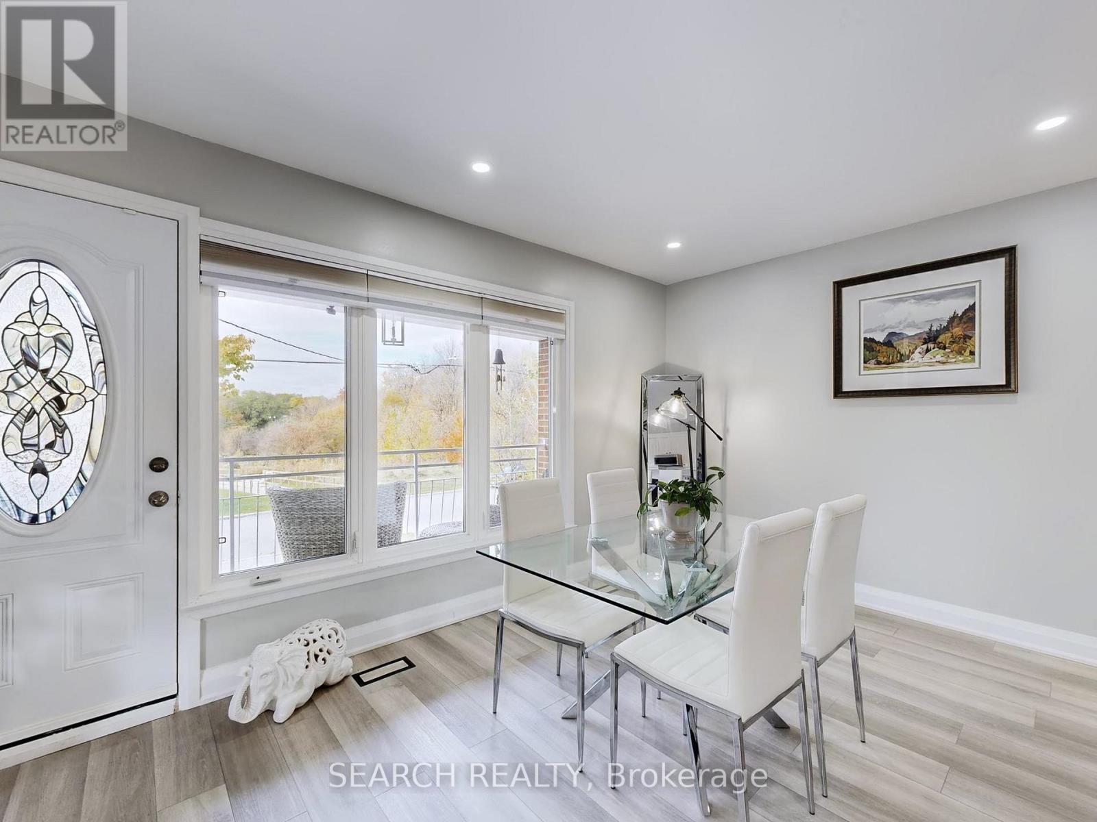 567 Roding Street, Toronto, Ontario M3M 2A4 - Photo 9 - W12522288