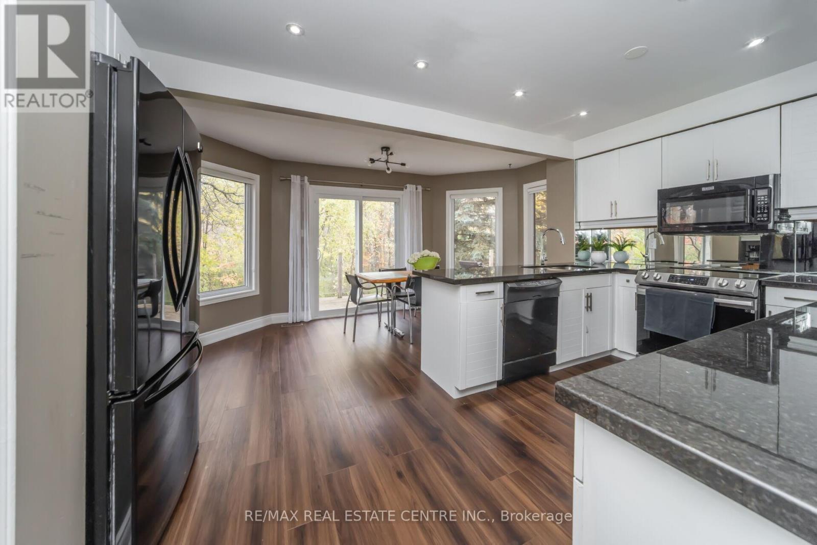 25 Brookbank Court, Brampton, Ontario L6Z 3G4 - Photo 11 - W12522300