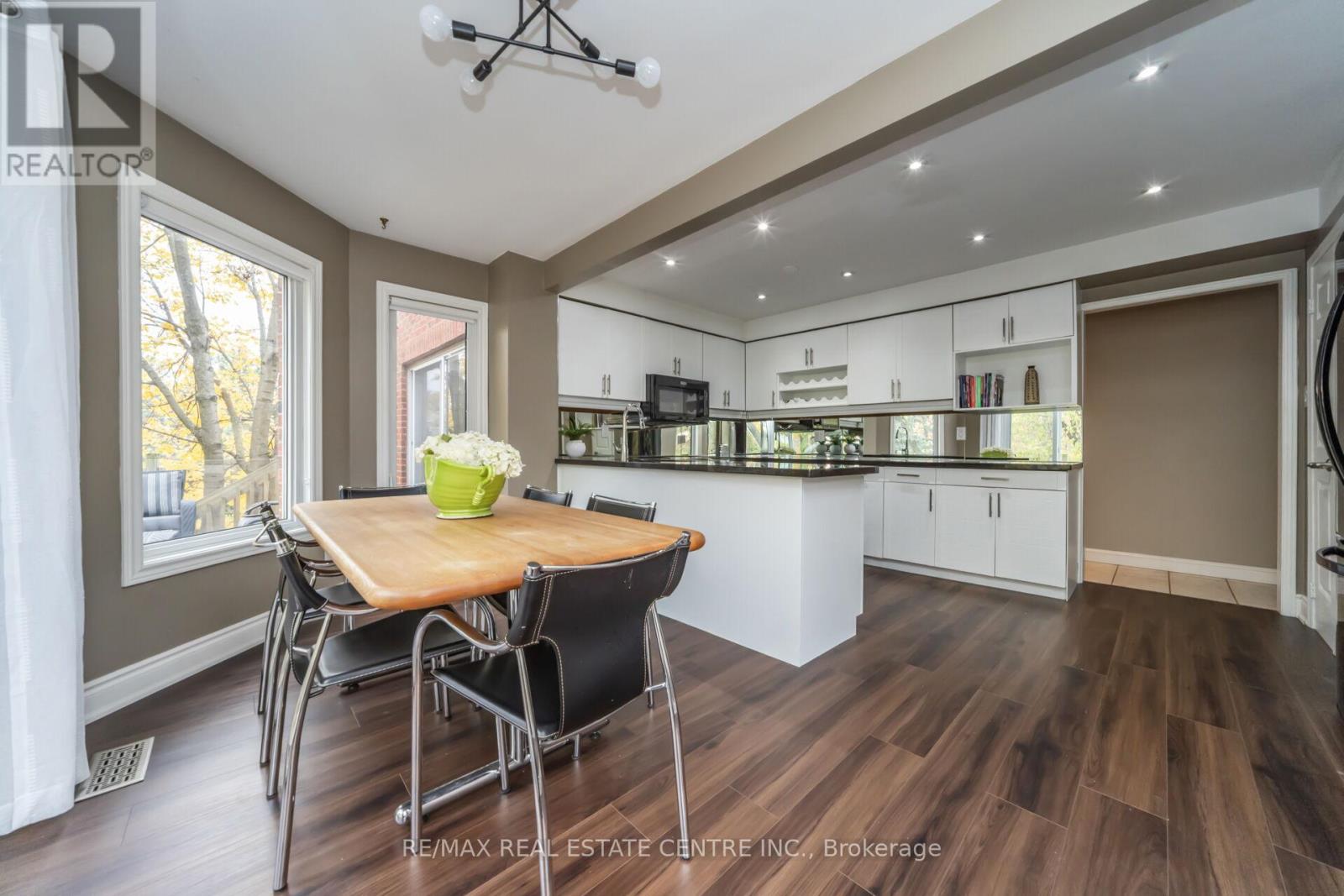 25 Brookbank Court, Brampton, Ontario L6Z 3G4 - Photo 17 - W12522300