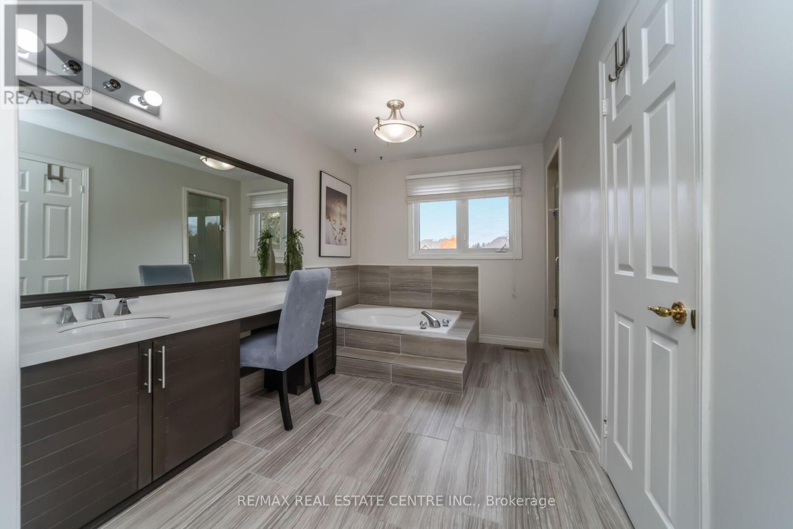 25 Brookbank Court, Brampton, Ontario L6Z 3G4 - Photo 22 - W12522300