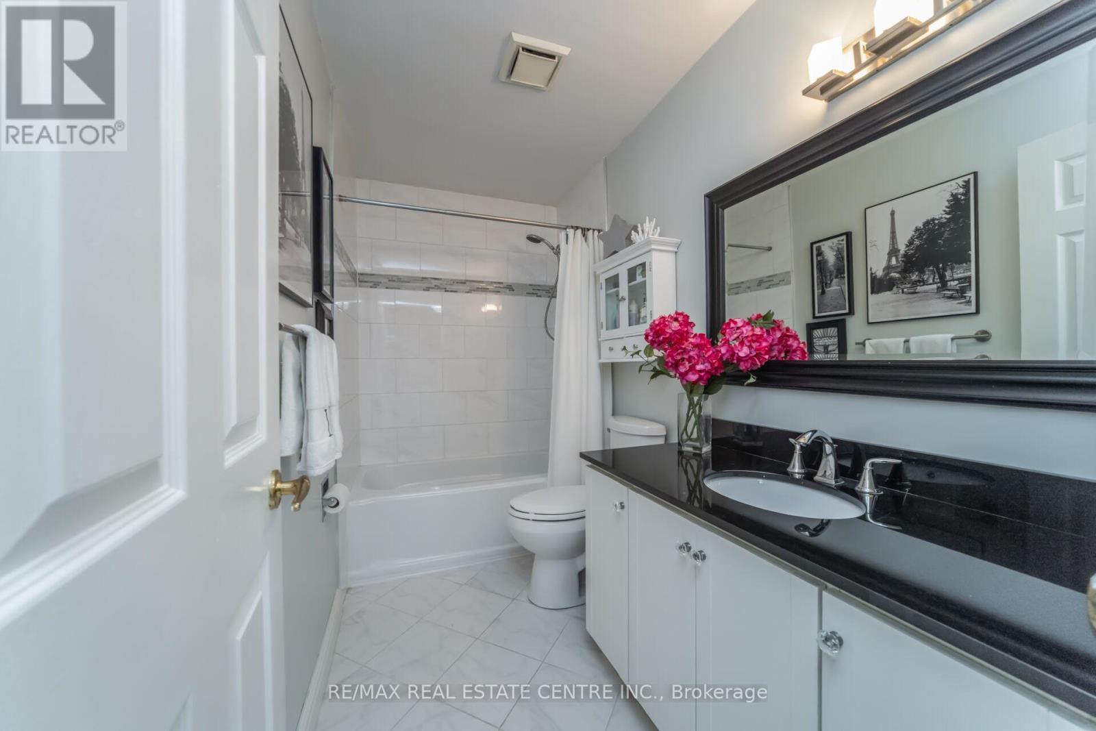 25 Brookbank Court, Brampton, Ontario L6Z 3G4 - Photo 29 - W12522300