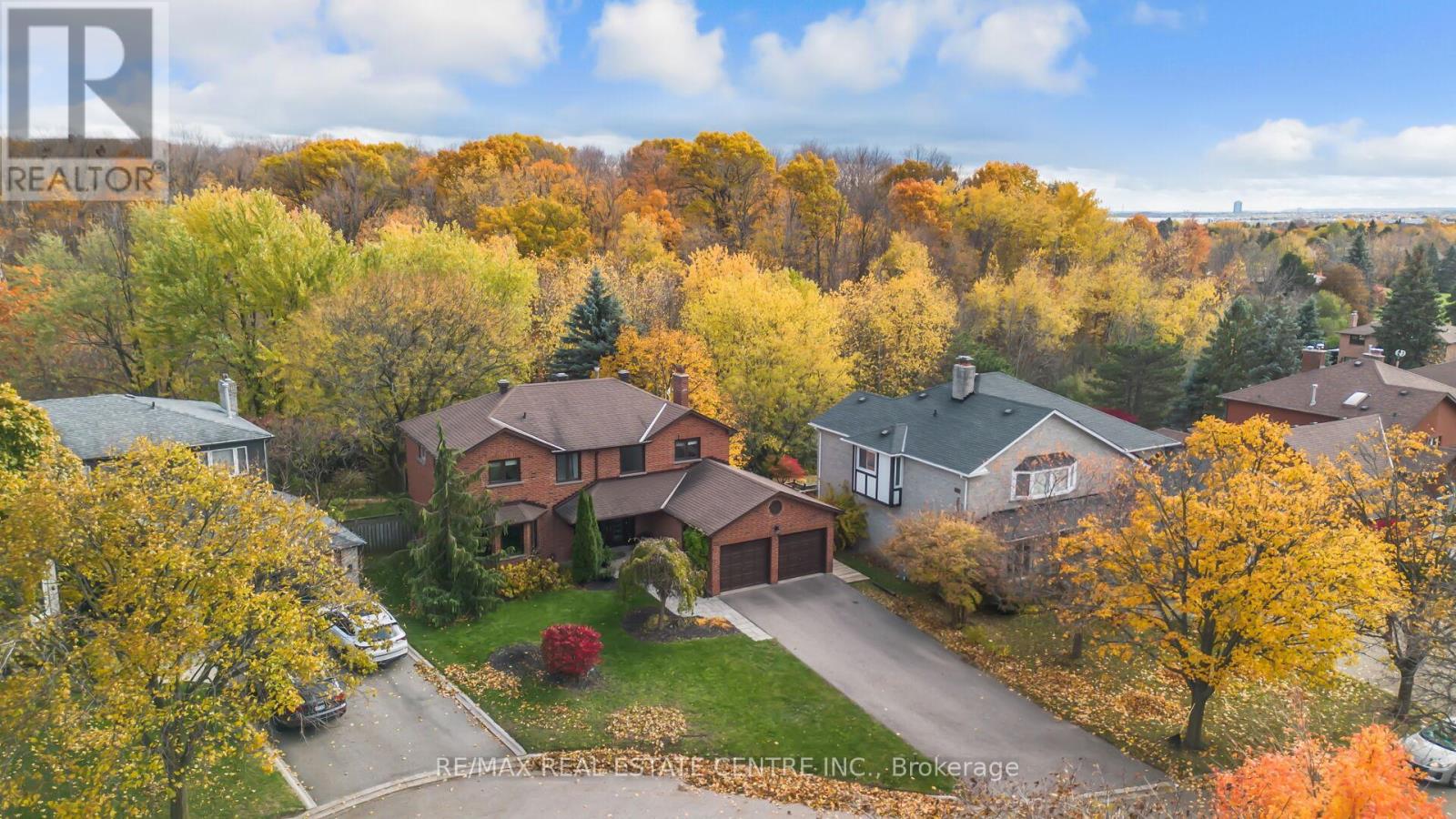 25 Brookbank Court, Brampton, Ontario L6Z 3G4 - Photo 3 - W12522300