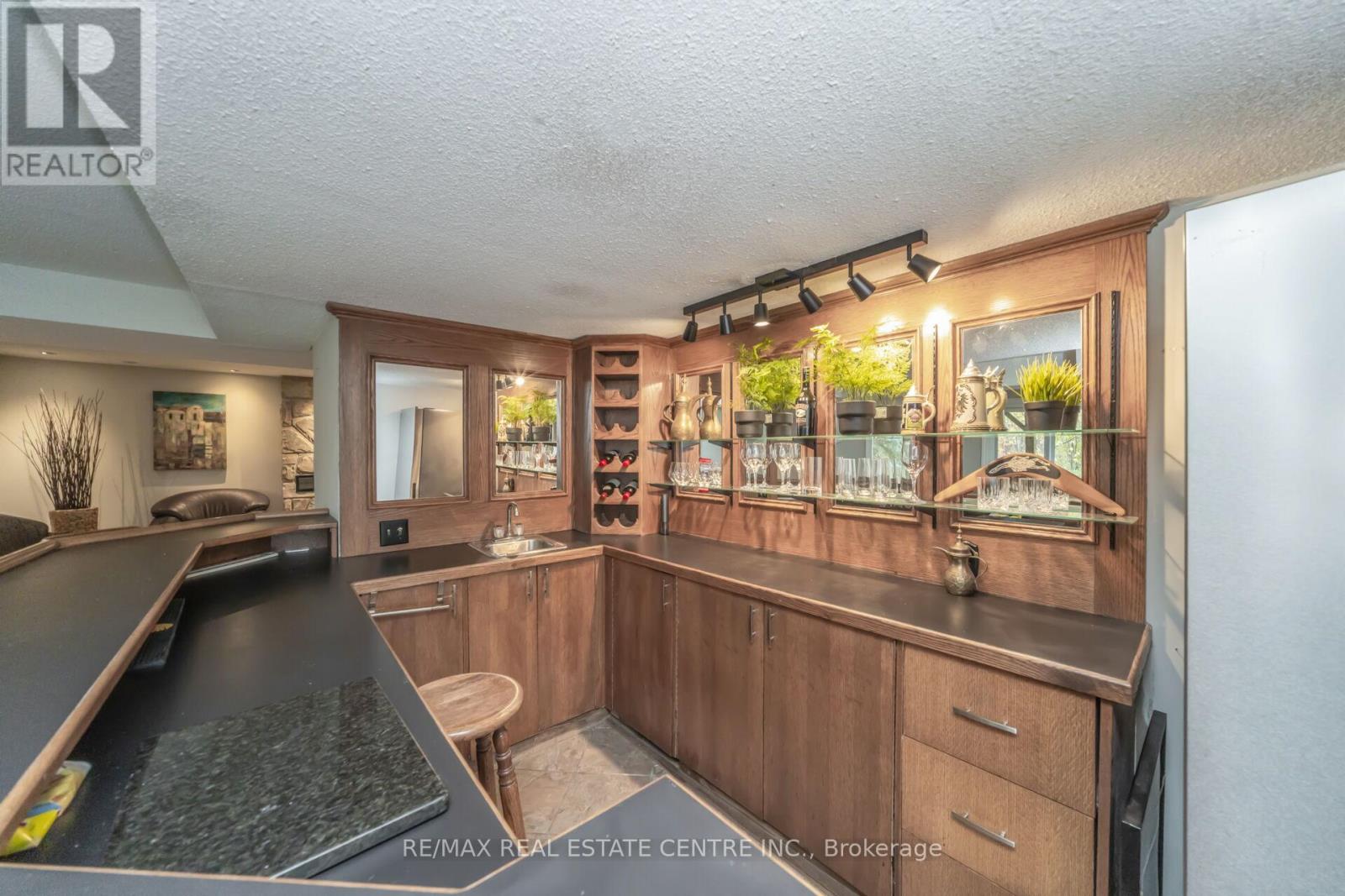 25 Brookbank Court, Brampton, Ontario L6Z 3G4 - Photo 34 - W12522300