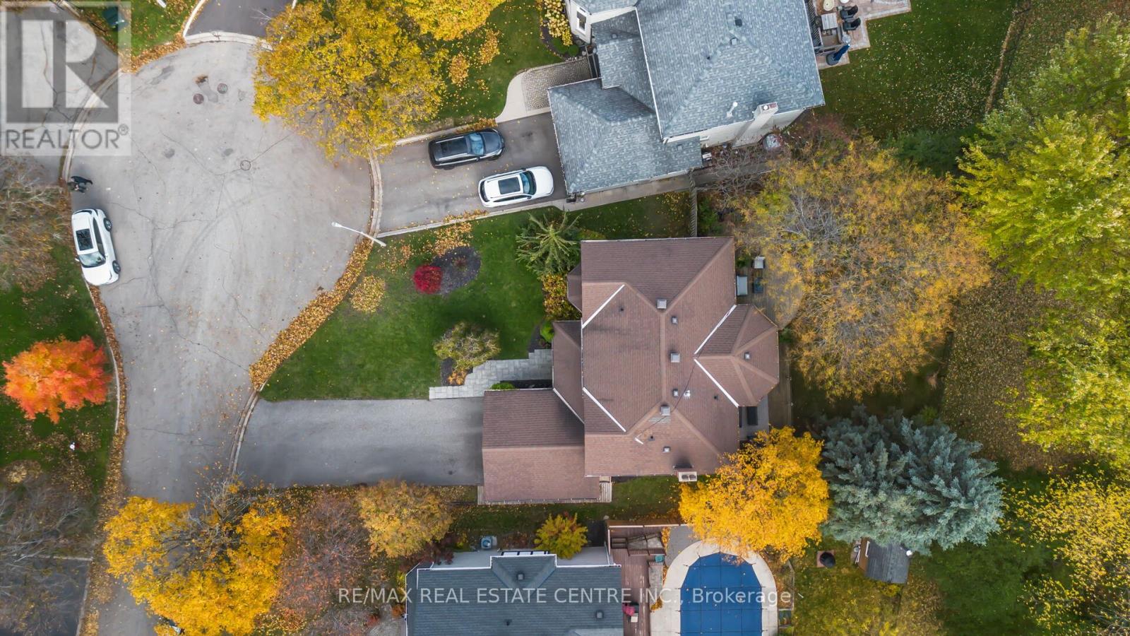 25 Brookbank Court, Brampton, Ontario L6Z 3G4 - Photo 4 - W12522300