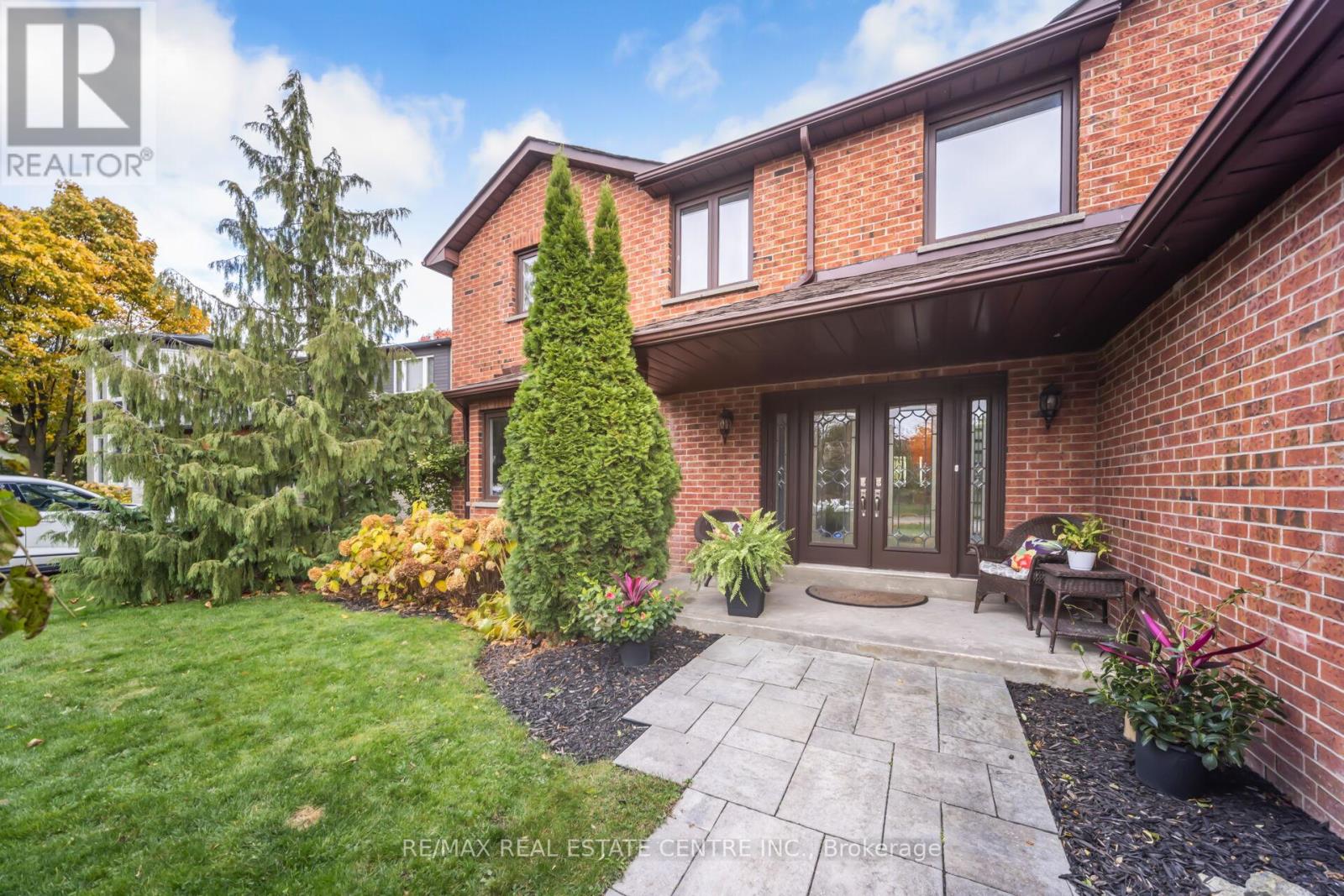 25 Brookbank Court, Brampton, Ontario L6Z 3G4 - Photo 6 - W12522300