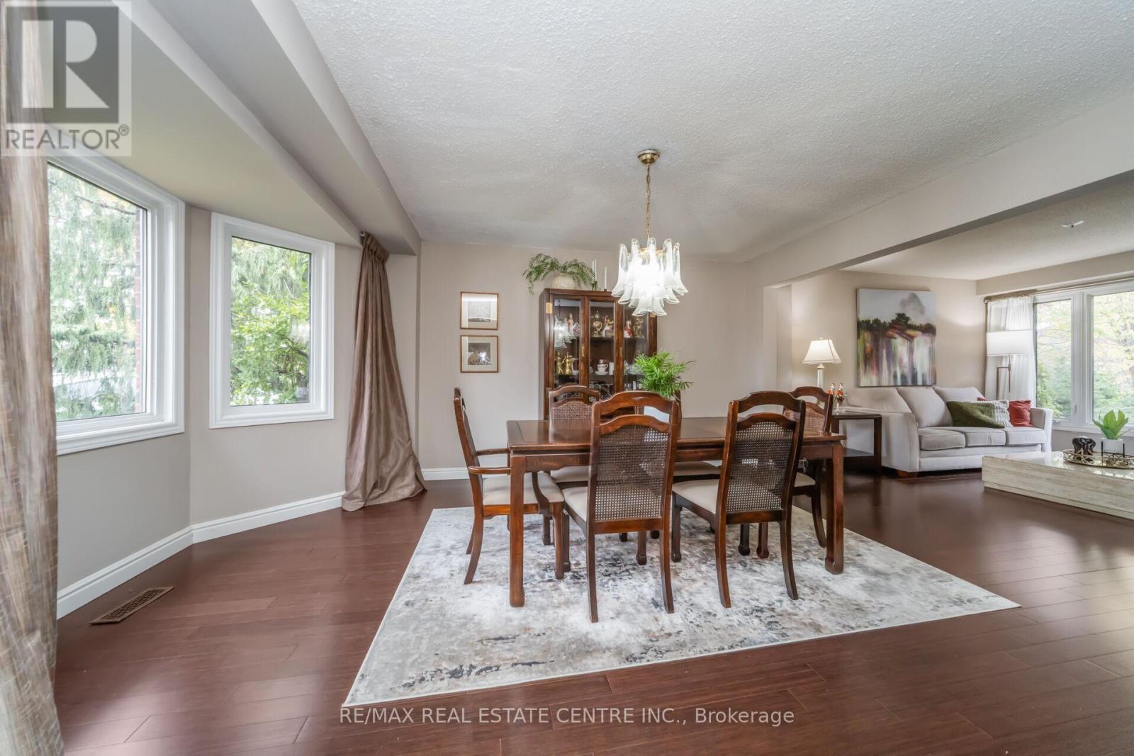 25 Brookbank Court, Brampton, Ontario L6Z 3G4 - Photo 7 - W12522300