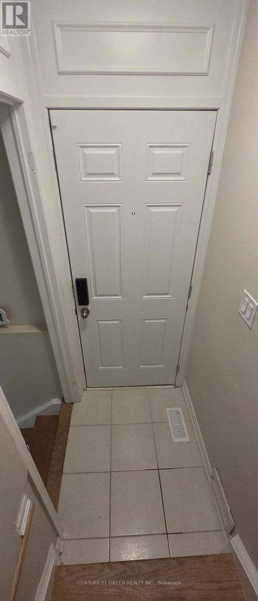 Bsmt - 560 Boyd Lane, Milton, Ontario  L9E 1W6 - Photo 2 - W12522308