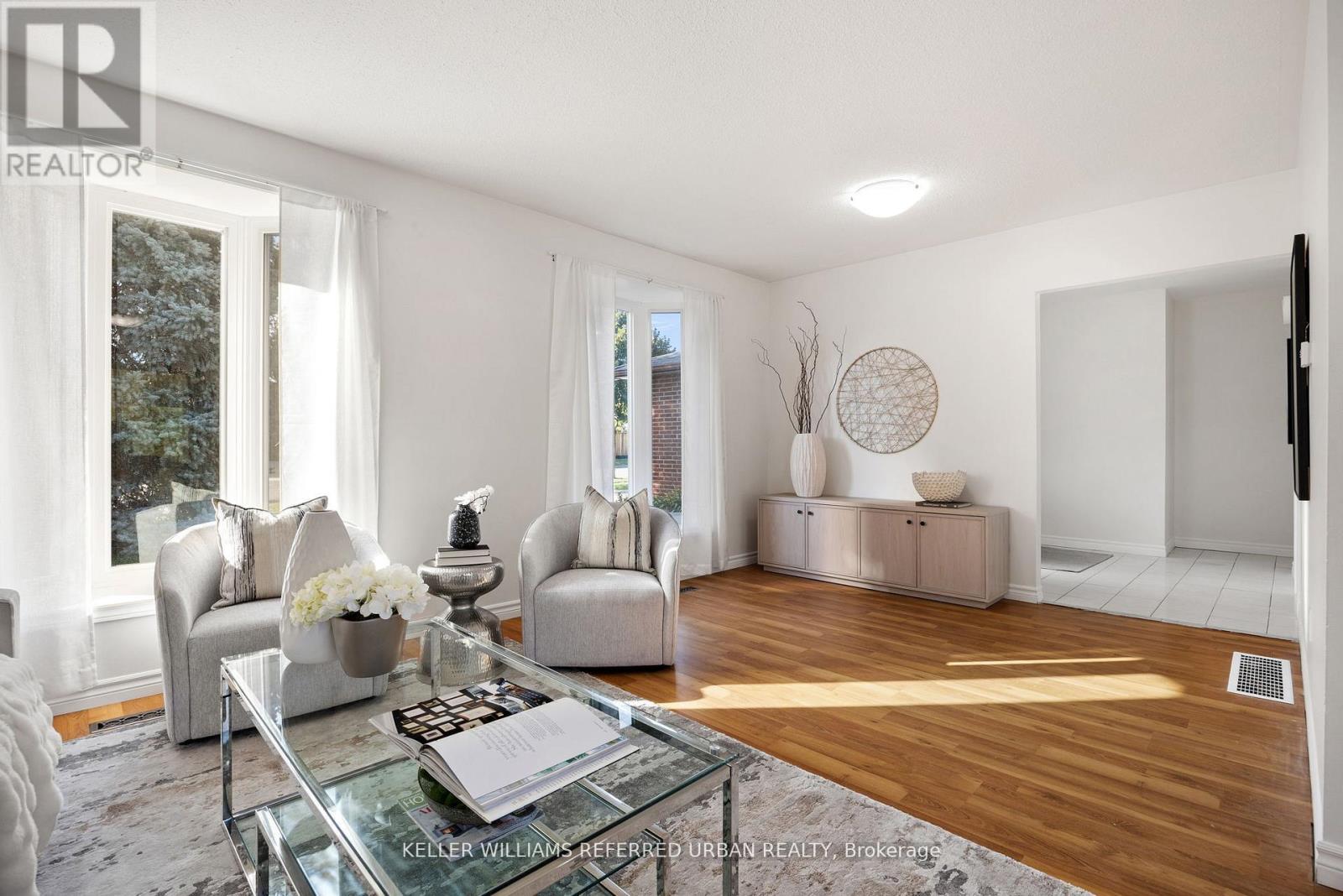 17 Madron Crescent, Toronto, Ontario  M3J 1H8 - Photo 10 - W12522320