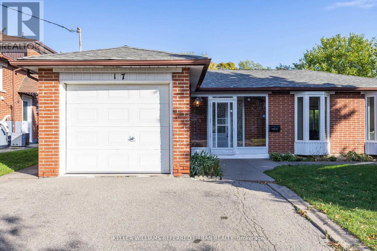 17 Madron Crescent, Toronto, Ontario  M3J 1H8 - Photo 2 - W12522320