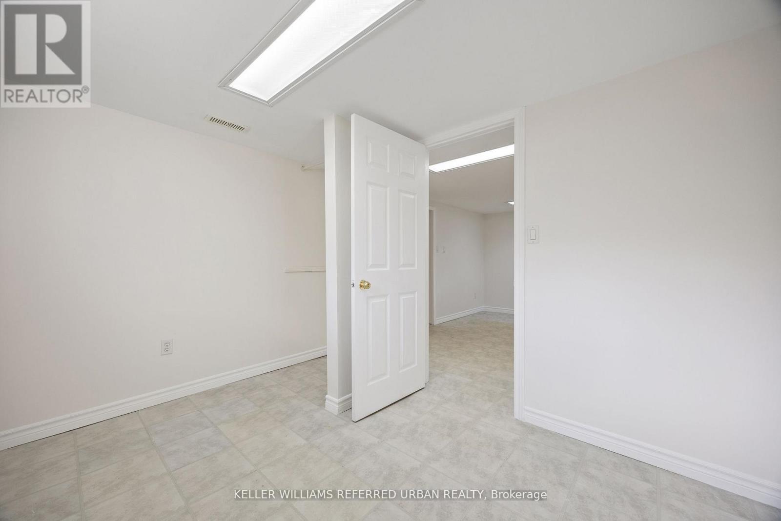 17 Madron Crescent, Toronto, Ontario  M3J 1H8 - Photo 29 - W12522320