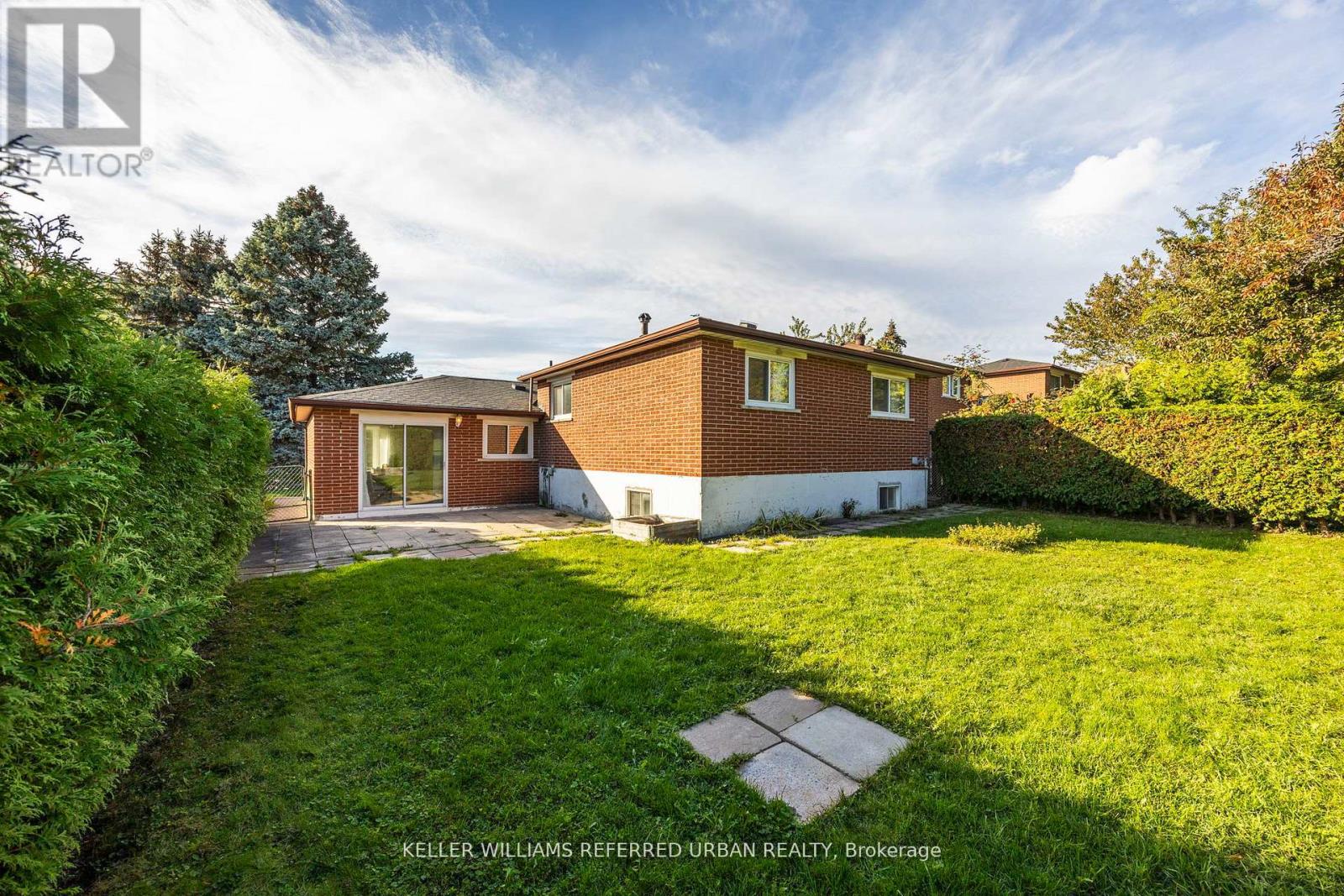 17 Madron Crescent, Toronto, Ontario  M3J 1H8 - Photo 34 - W12522320