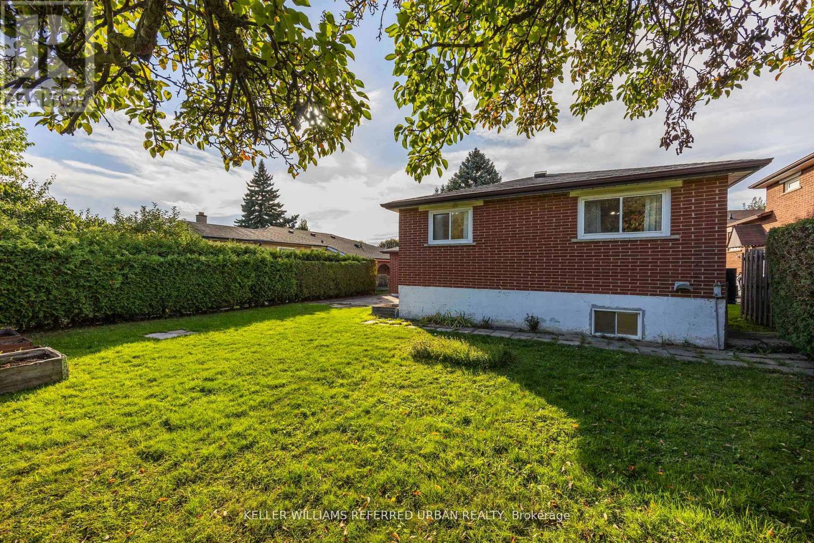 17 Madron Crescent, Toronto, Ontario  M3J 1H8 - Photo 35 - W12522320