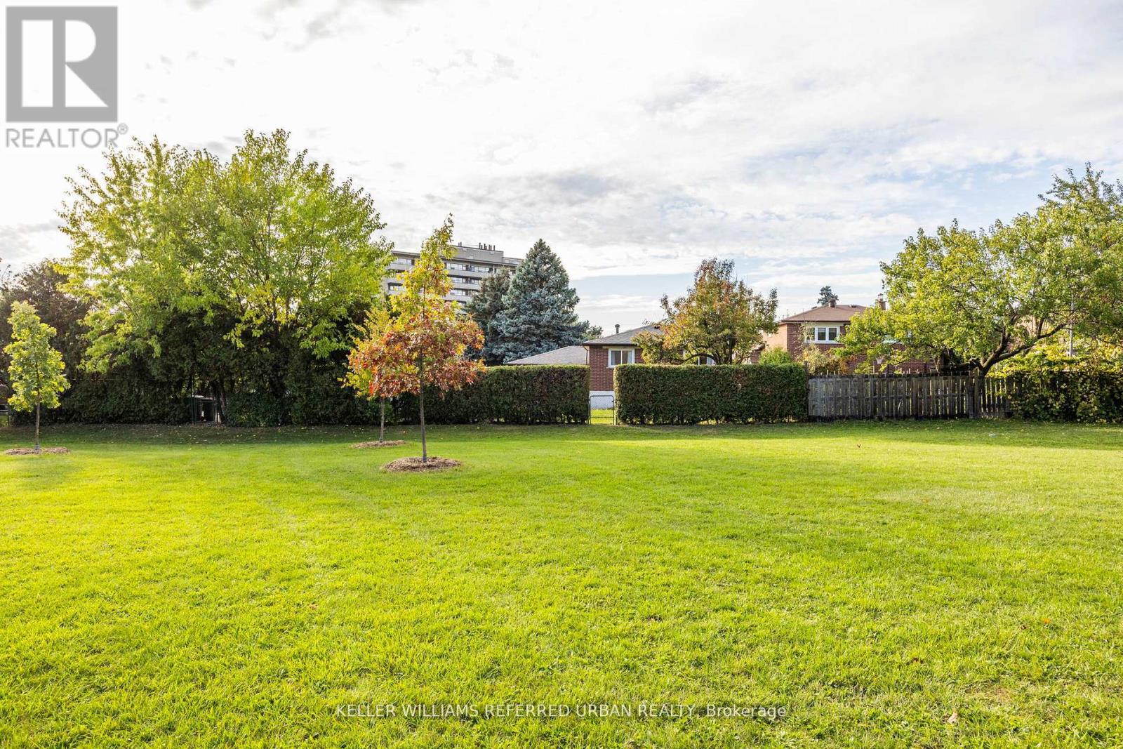 17 Madron Crescent, Toronto, Ontario  M3J 1H8 - Photo 36 - W12522320