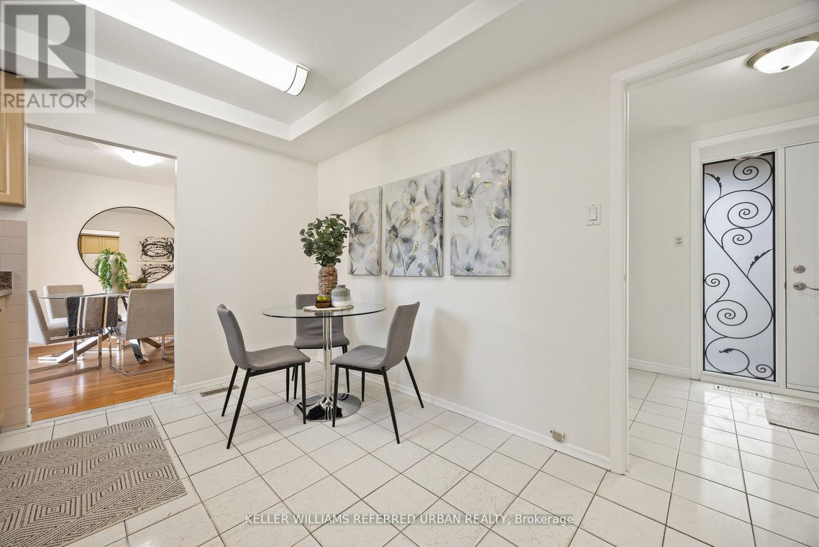 17 Madron Crescent, Toronto, Ontario  M3J 1H8 - Photo 5 - W12522320