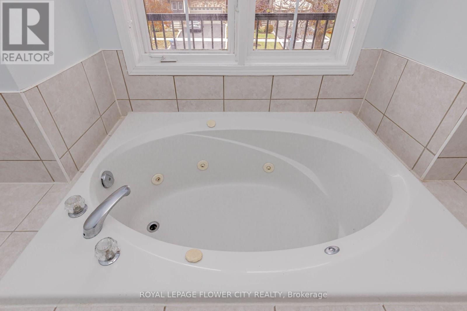 1805 Samuelson Circle, Mississauga, Ontario  L5N 7Z6 - Photo 32 - W12522324