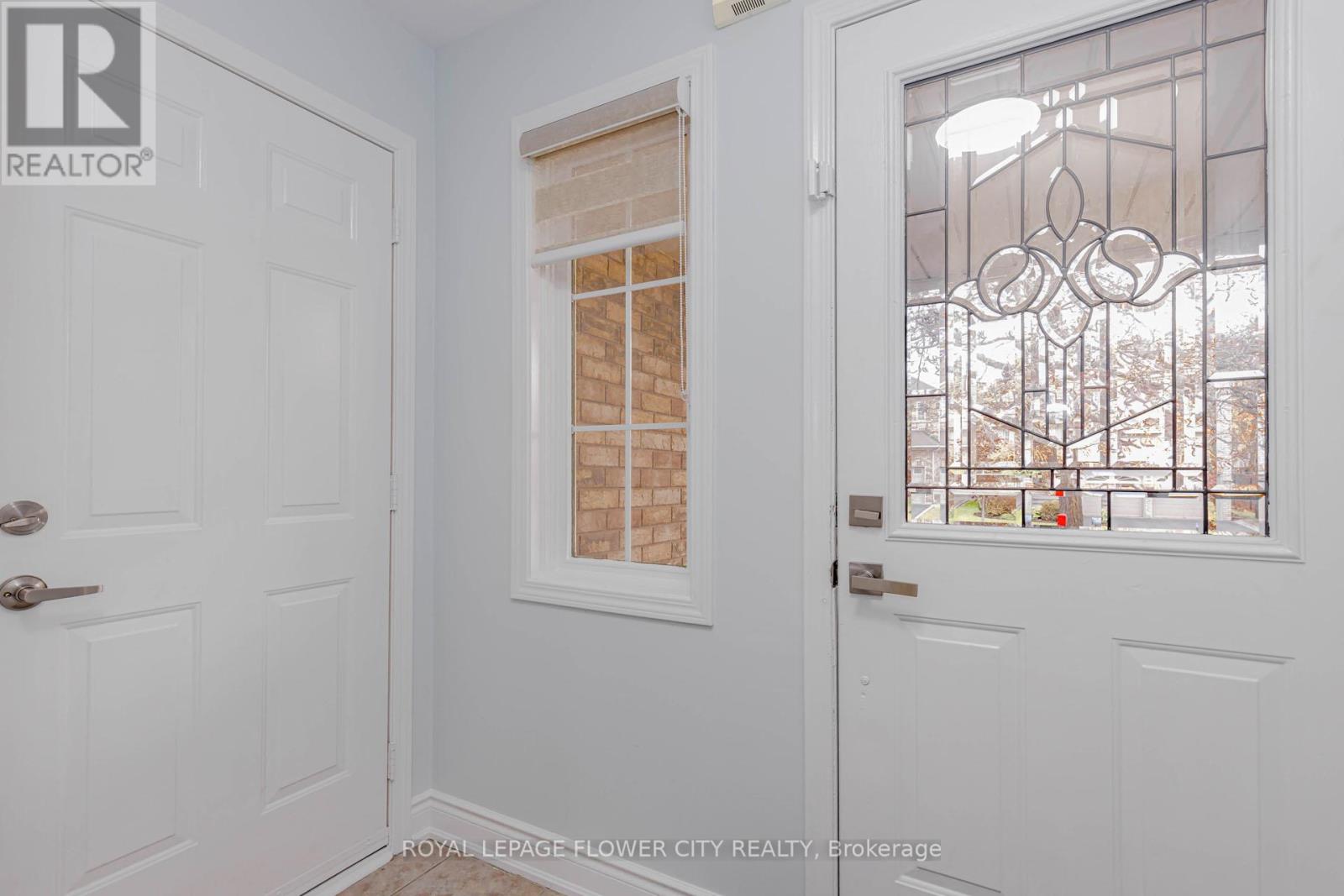 1805 Samuelson Circle, Mississauga, Ontario  L5N 7Z6 - Photo 5 - W12522324