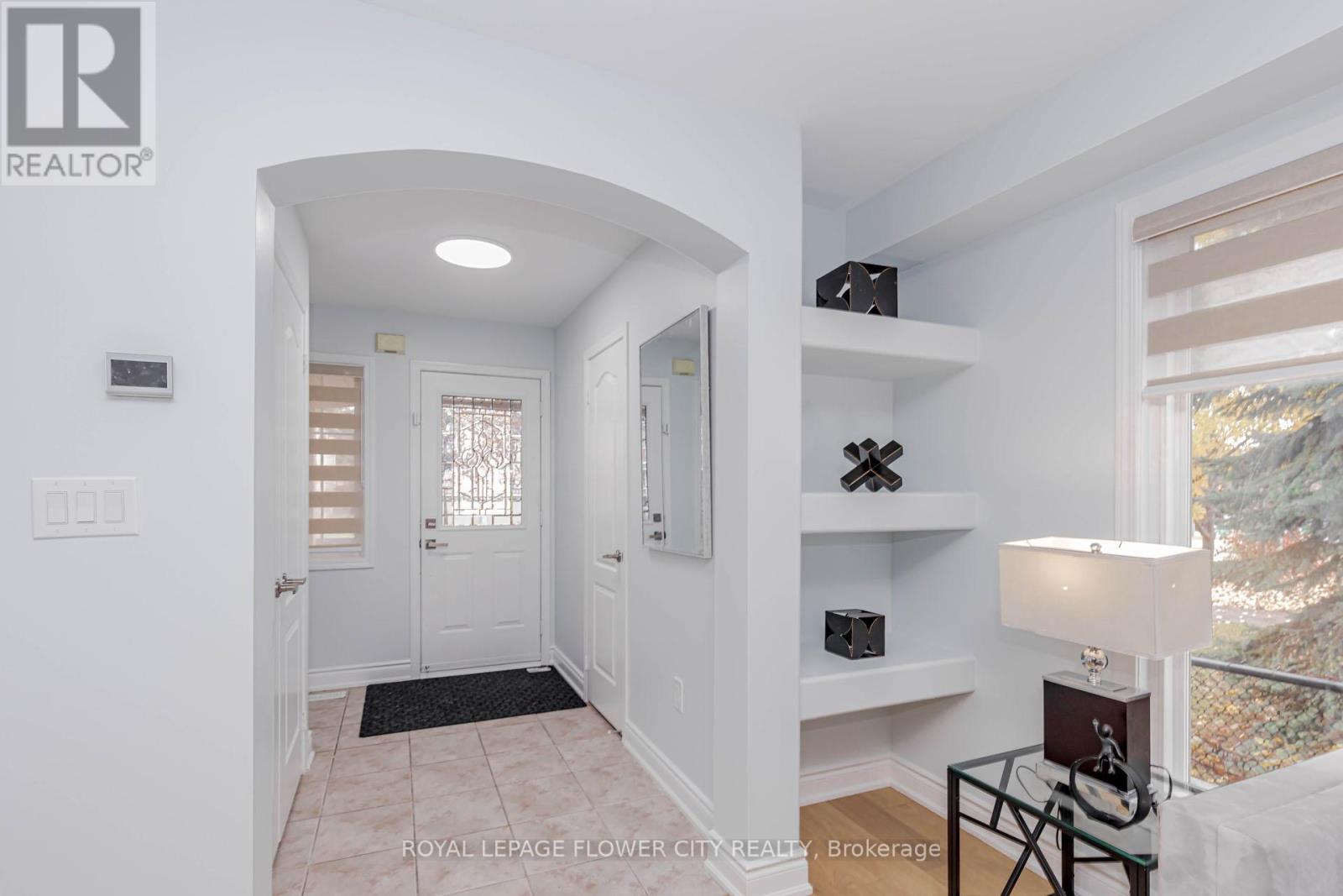 1805 Samuelson Circle, Mississauga, Ontario  L5N 7Z6 - Photo 6 - W12522324