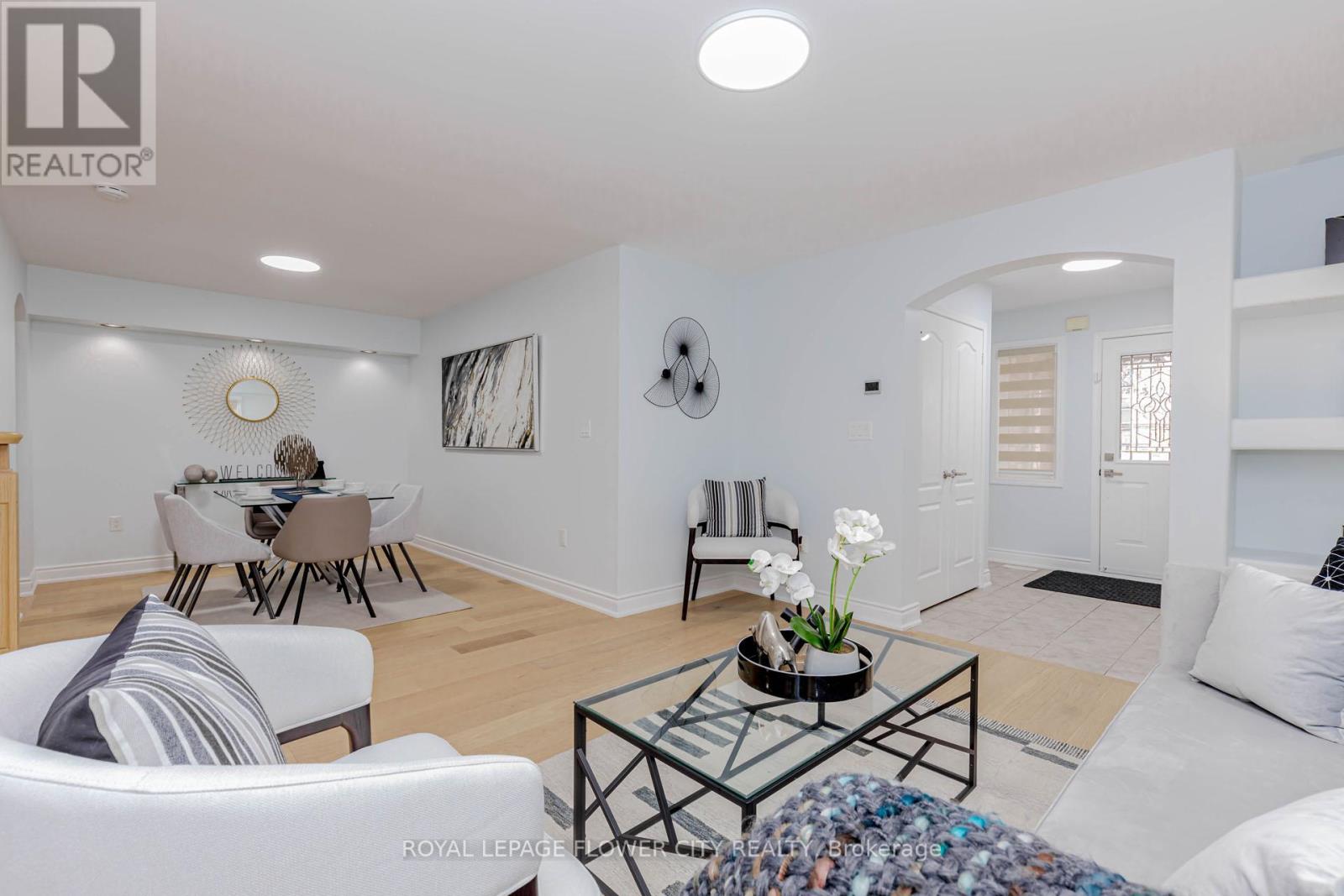 1805 Samuelson Circle, Mississauga, Ontario  L5N 7Z6 - Photo 9 - W12522324