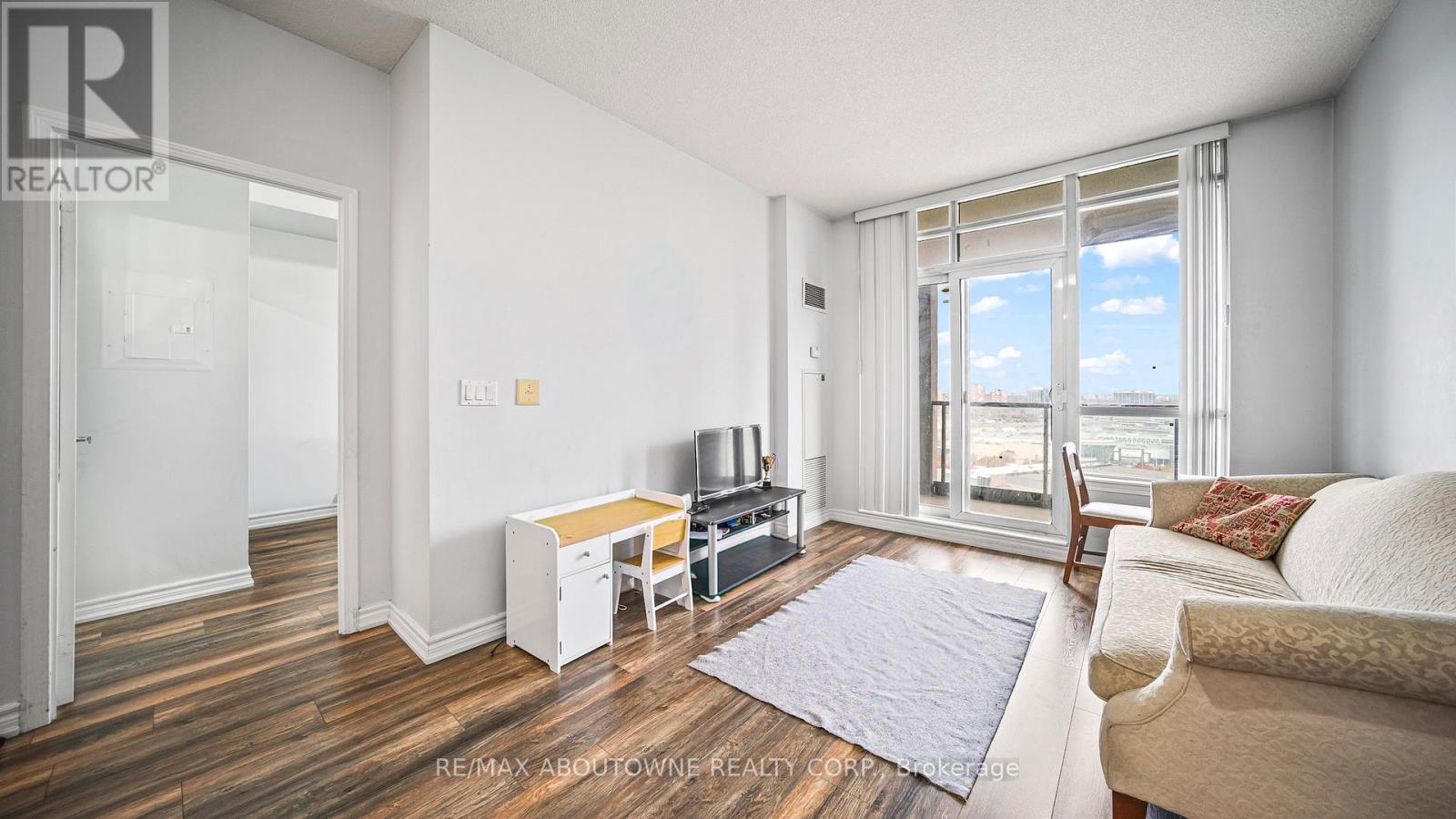 1609 - 388 Prince Of Wales Drive, Mississauga, Ontario L5B 0A1 - Photo 12 - W12522336