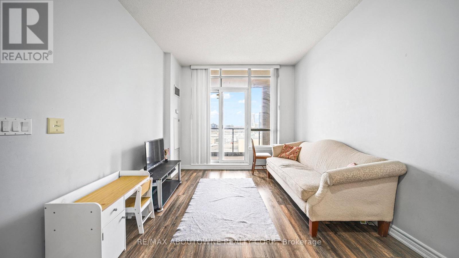 1609 - 388 Prince Of Wales Drive, Mississauga, Ontario L5B 0A1 - Photo 13 - W12522336