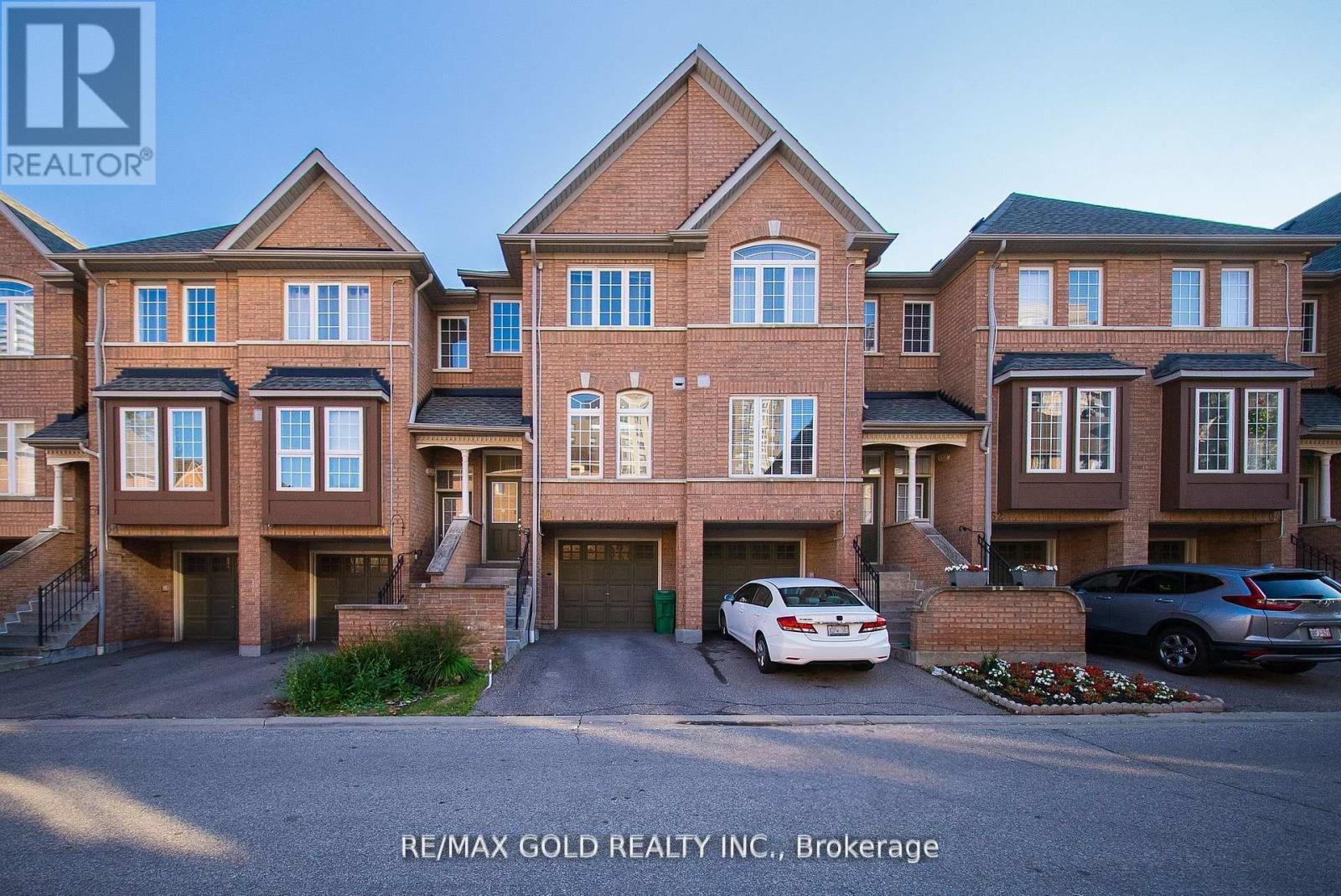 58 - 50 STRATHAVEN DRIVE, Mississauga, Ontario