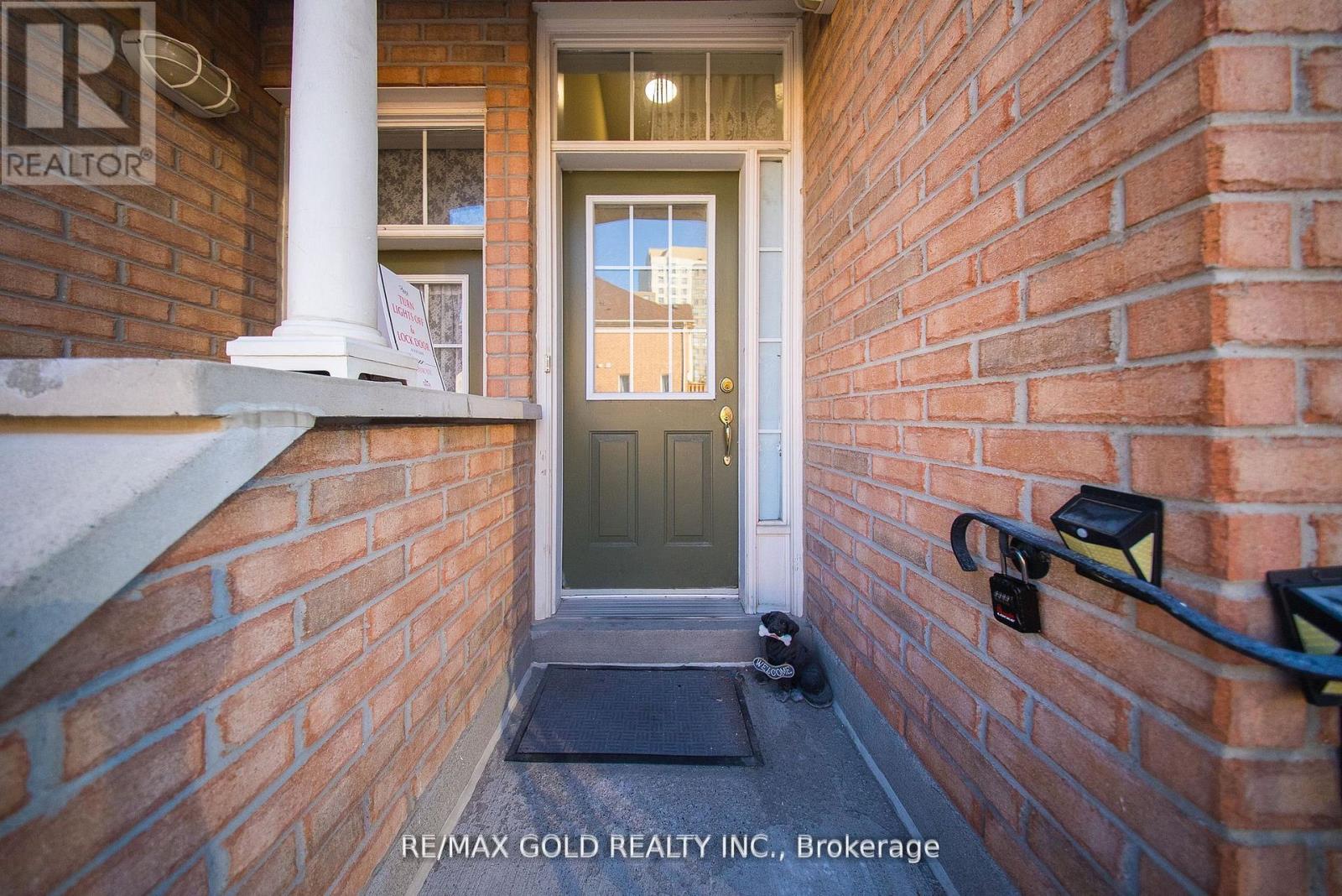 58 - 50 Strathaven Drive, Mississauga, Ontario  L5R 4E7 - Photo 2 - W12522348