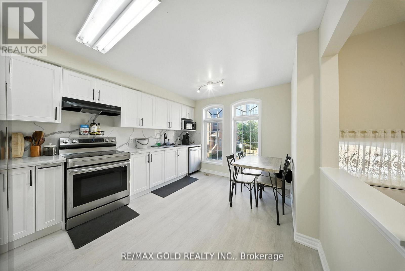 58 - 50 Strathaven Drive, Mississauga, Ontario  L5R 4E7 - Photo 6 - W12522348