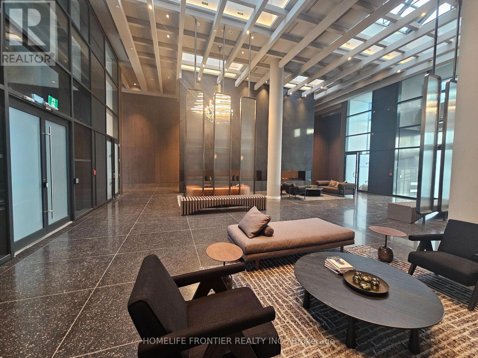 902 - 8 Interchange Way, Vaughan, Ontario  L4K 5Z7 - Photo 2 - N12519720