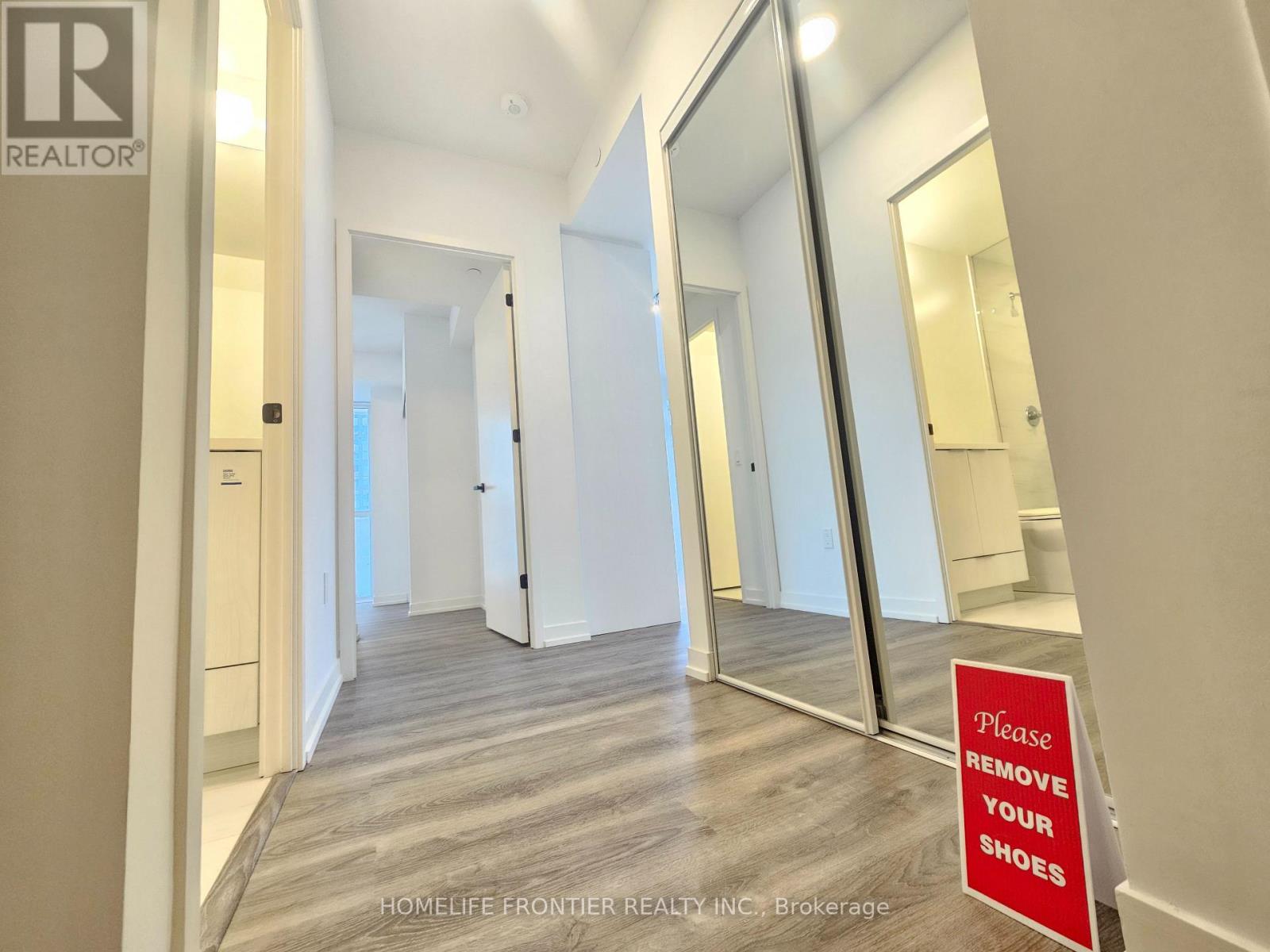 902 - 8 Interchange Way, Vaughan, Ontario  L4K 5Z7 - Photo 3 - N12519720