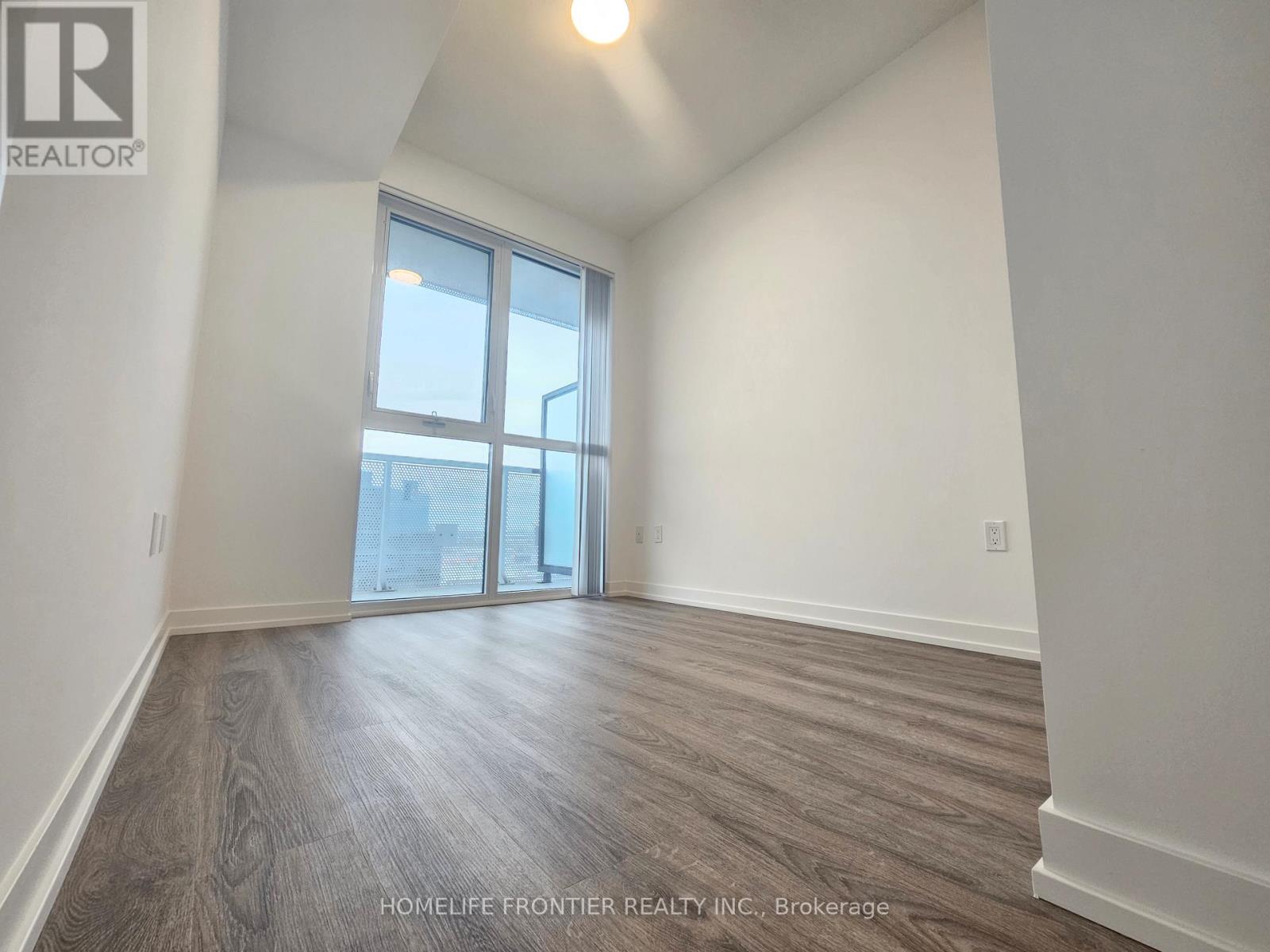 902 - 8 Interchange Way, Vaughan, Ontario  L4K 5Z7 - Photo 9 - N12519720