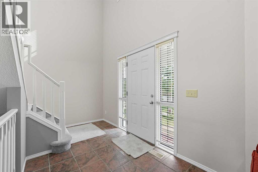 Property at 14 Rockborough Park NW image 4