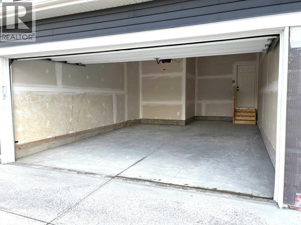 Property at 43 Legacy Glen Heights SE image 3