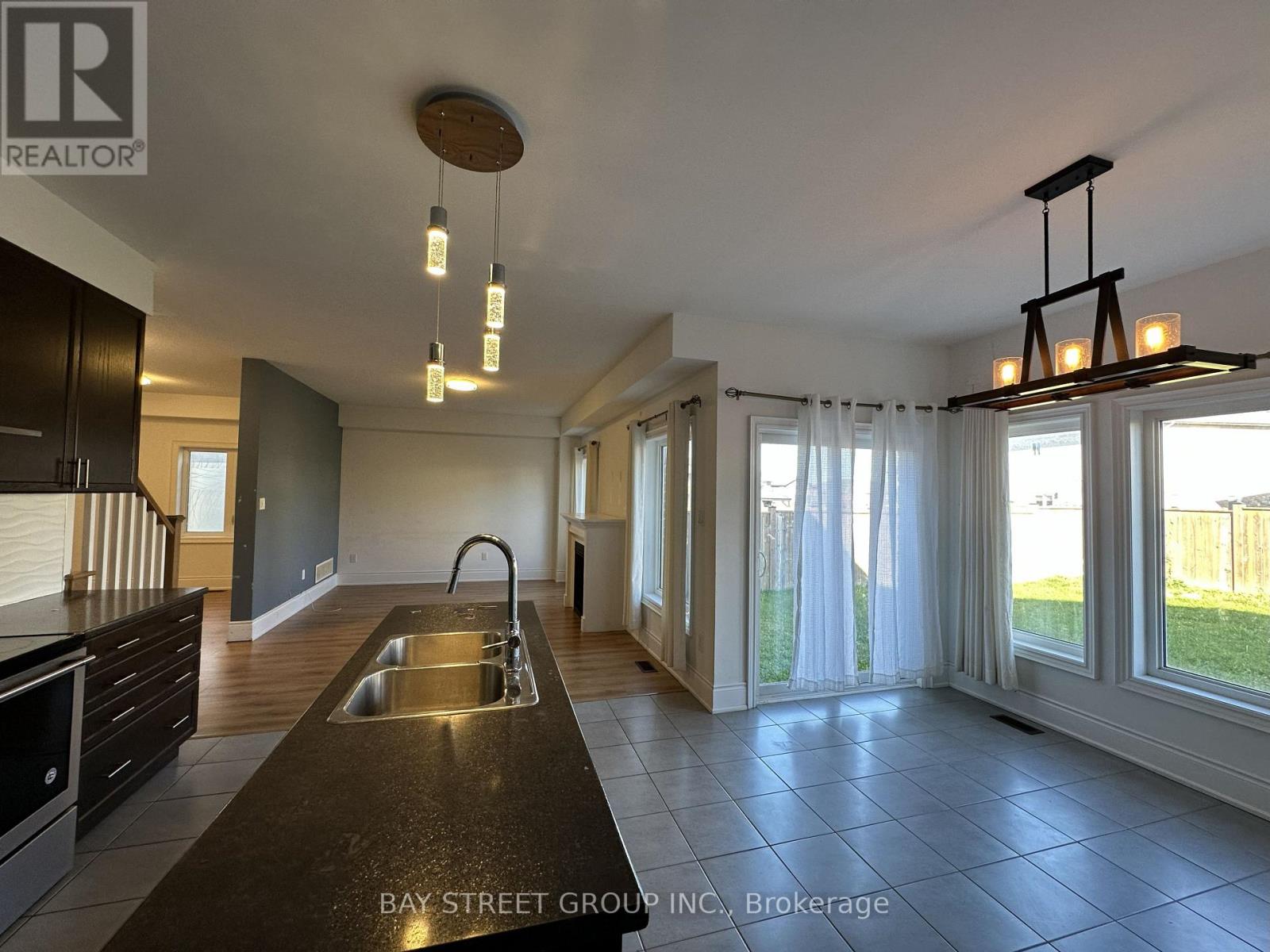 77 Sunset Way, Thorold, Ontario  L2V 0C7 - Photo 11 - X12522272