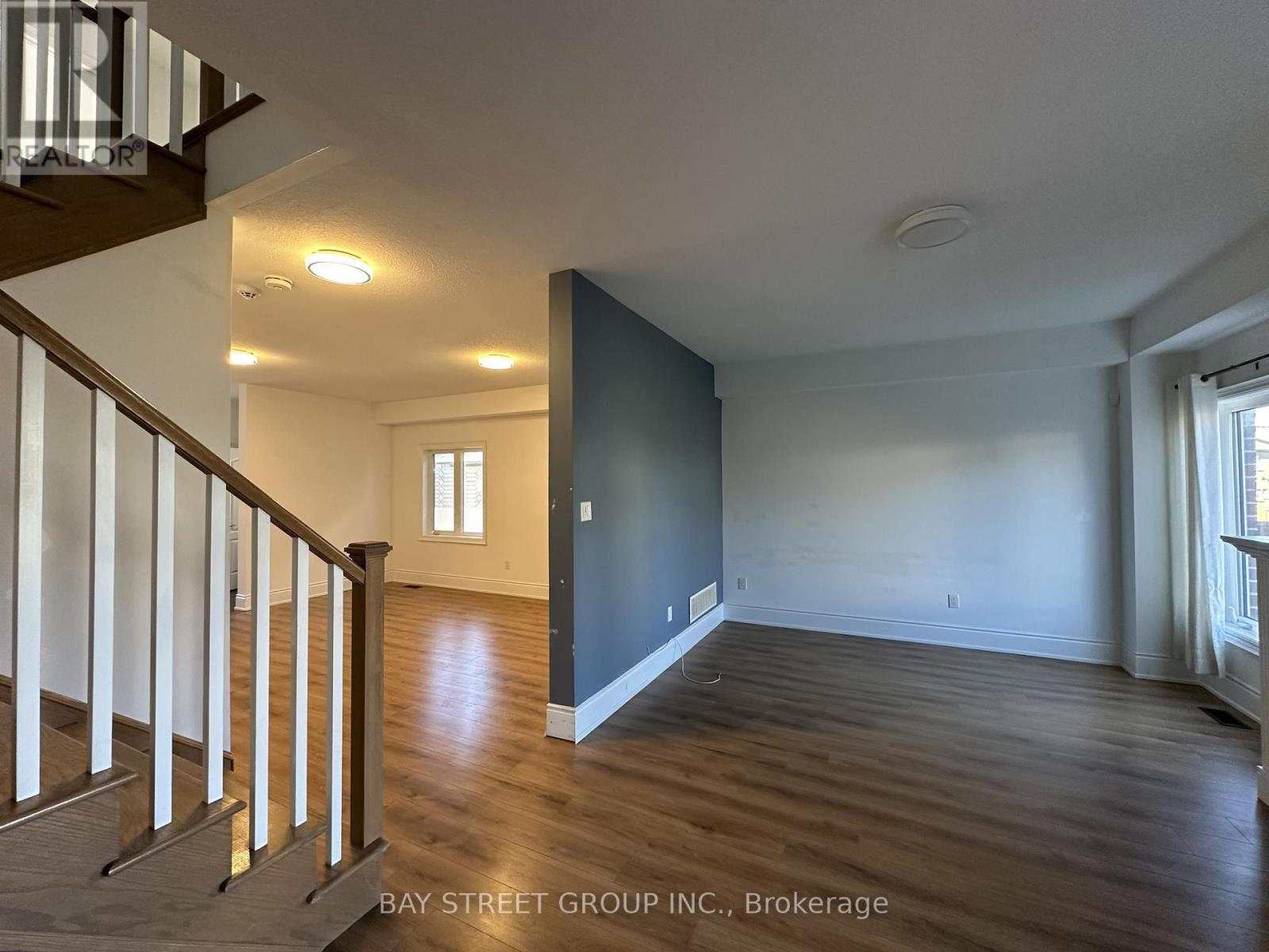 77 Sunset Way, Thorold, Ontario  L2V 0C7 - Photo 12 - X12522272