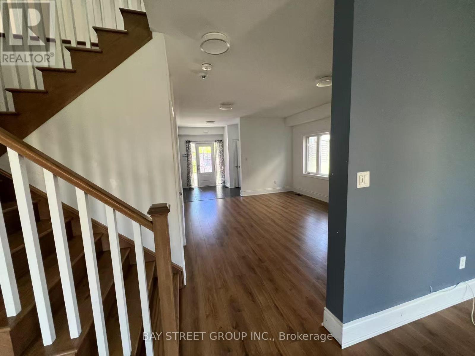 77 Sunset Way, Thorold, Ontario  L2V 0C7 - Photo 13 - X12522272