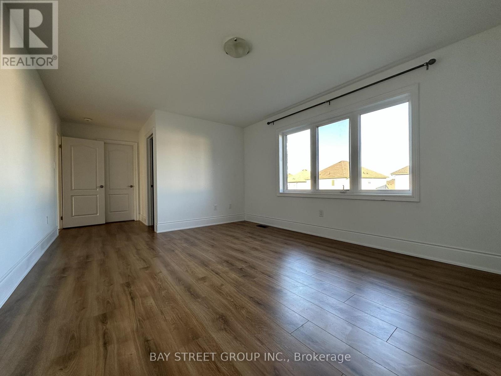 77 Sunset Way, Thorold, Ontario  L2V 0C7 - Photo 17 - X12522272