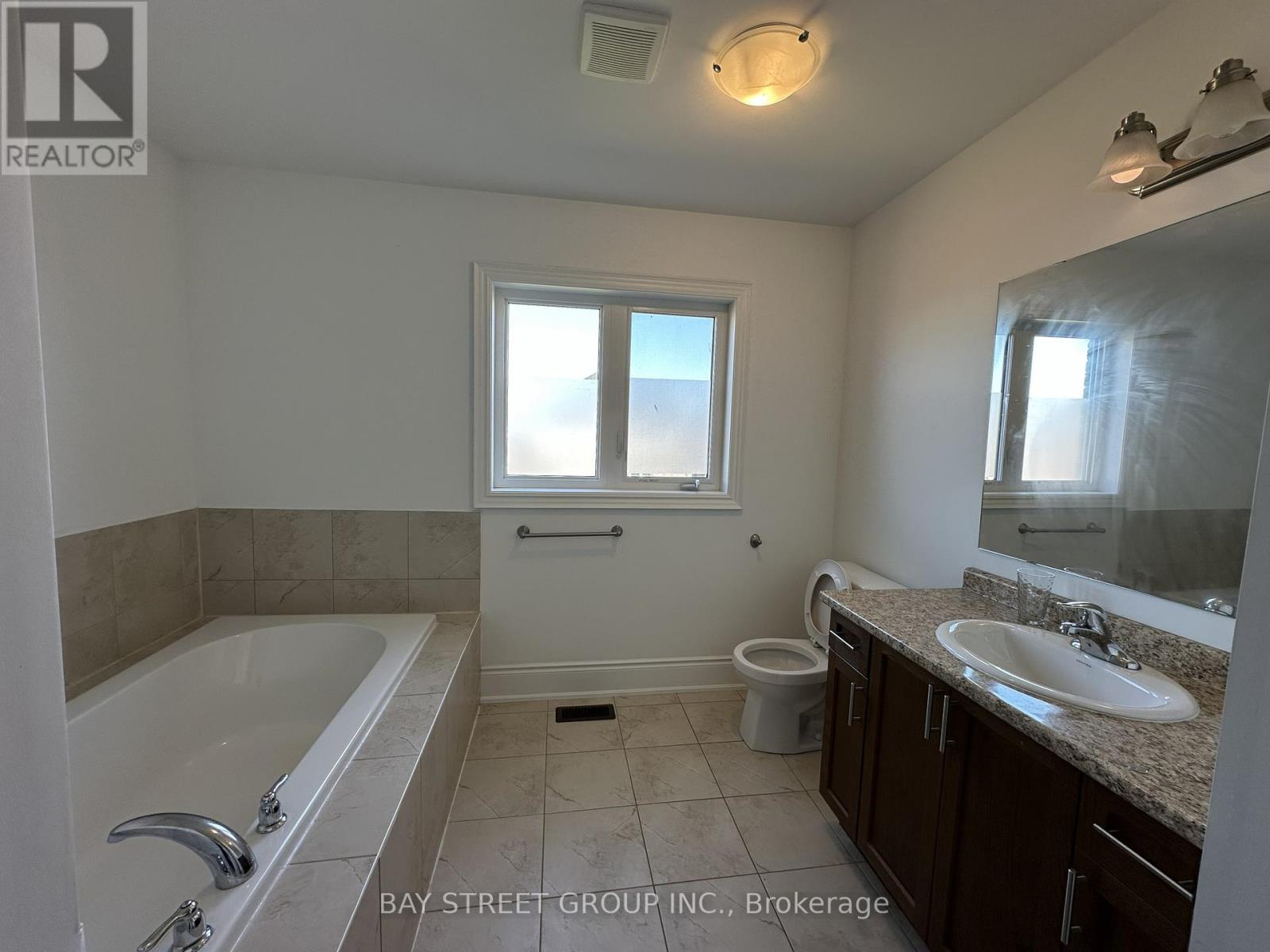 77 Sunset Way, Thorold, Ontario  L2V 0C7 - Photo 18 - X12522272