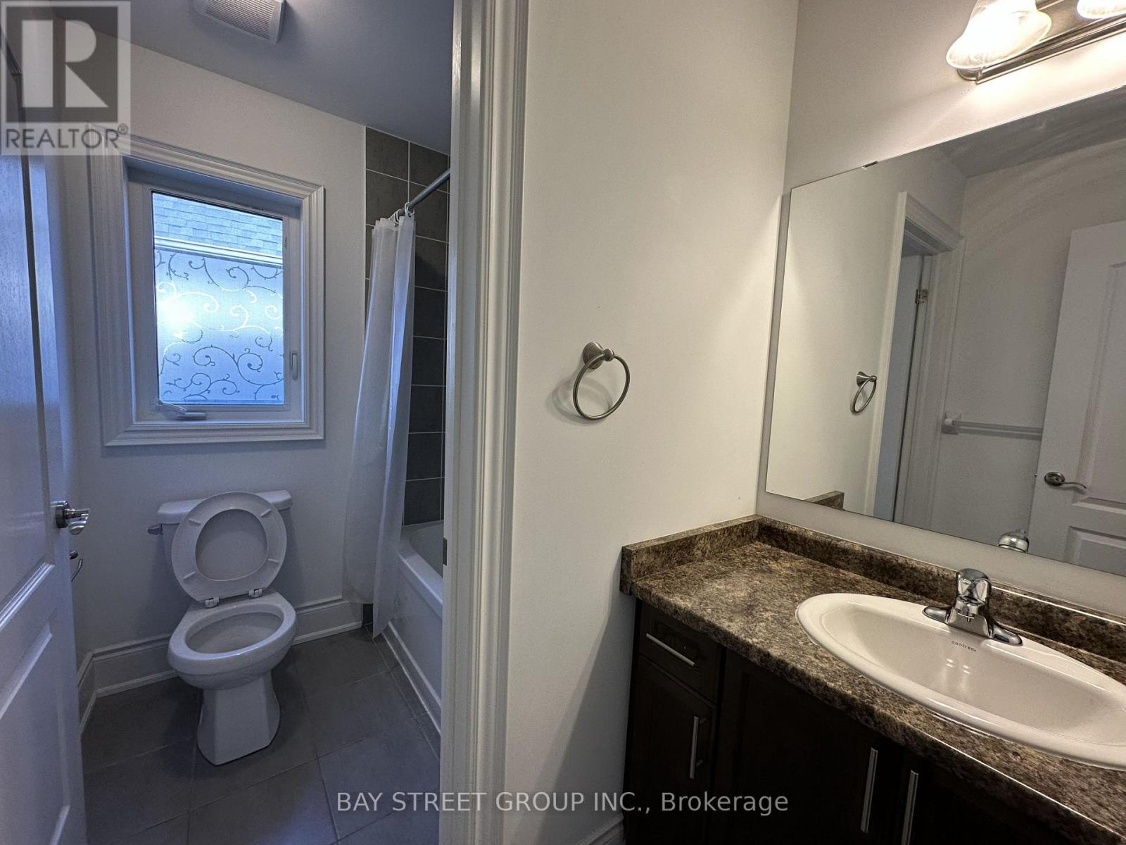 77 Sunset Way, Thorold, Ontario  L2V 0C7 - Photo 26 - X12522272