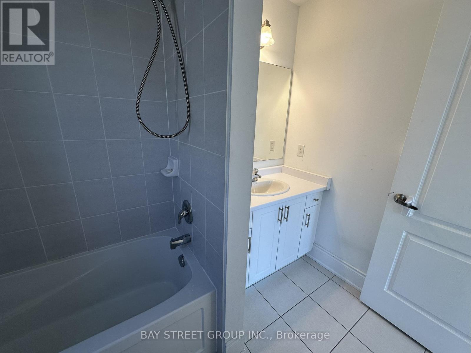 77 Sunset Way, Thorold, Ontario  L2V 0C7 - Photo 28 - X12522272